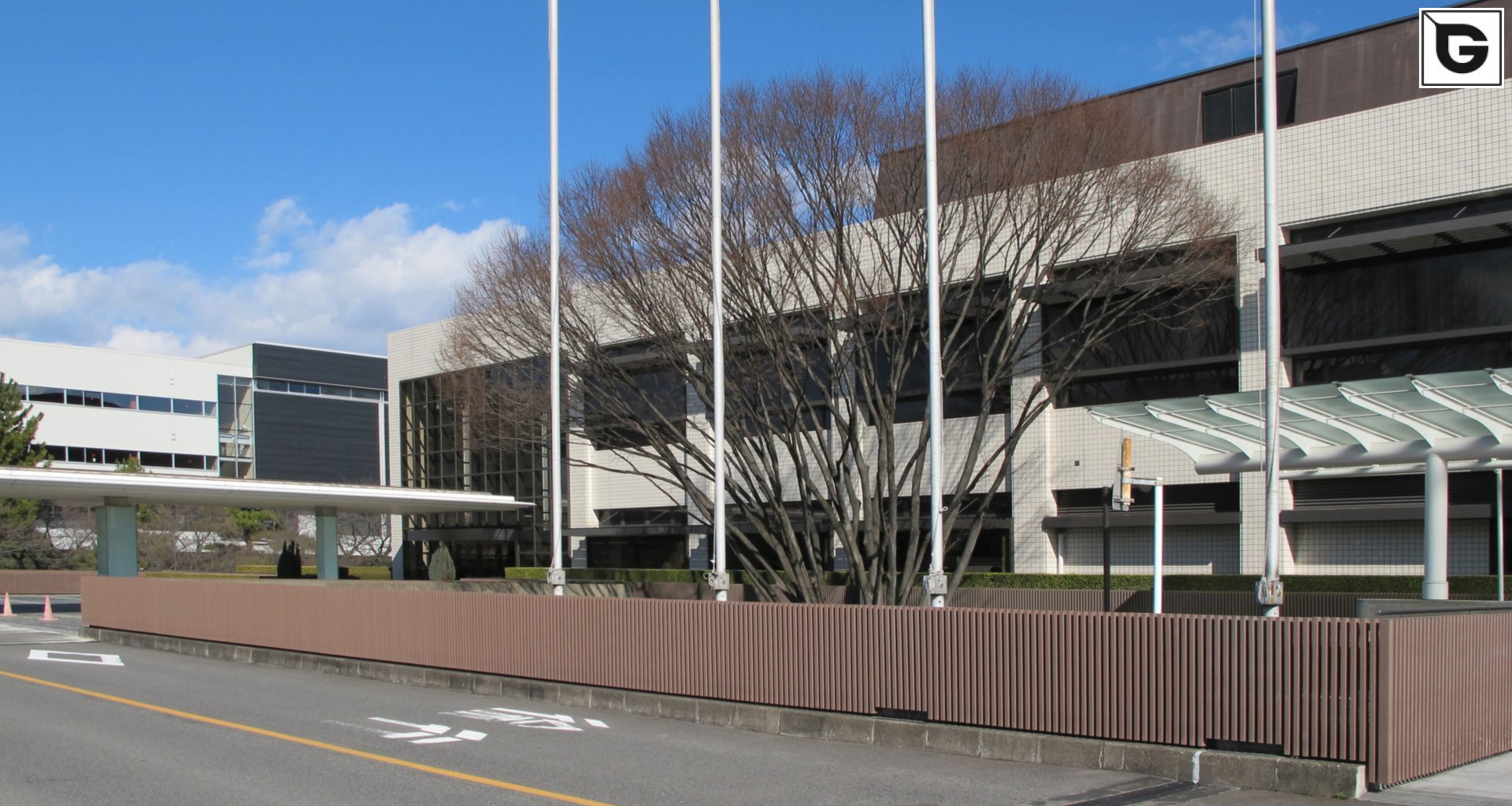 Einrichtungen_Zäune, Mauer, Portal_Industriegebäude