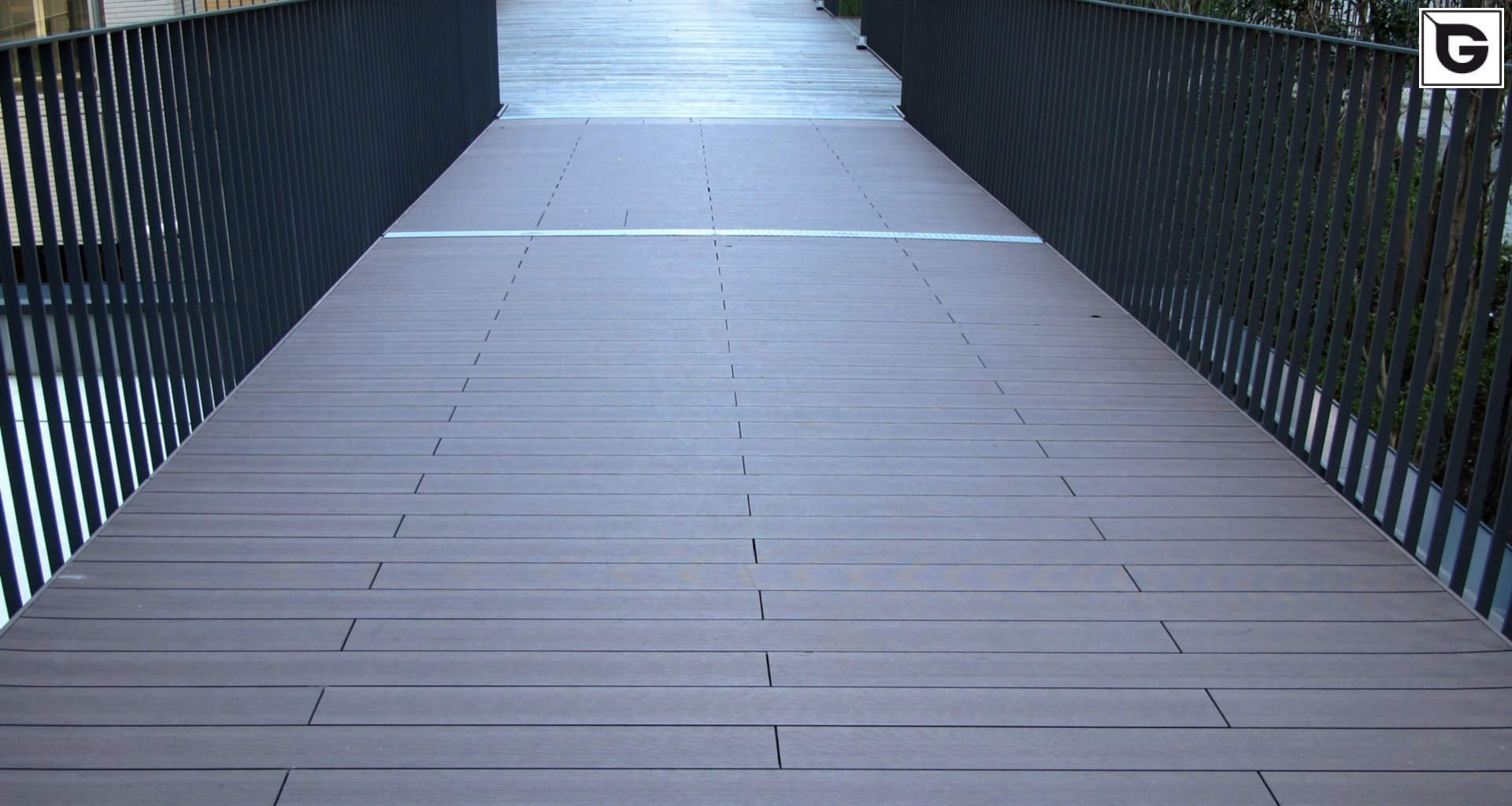 Wohngebäude_Dachanlage, Balk., Laufgang_Wohnhaus