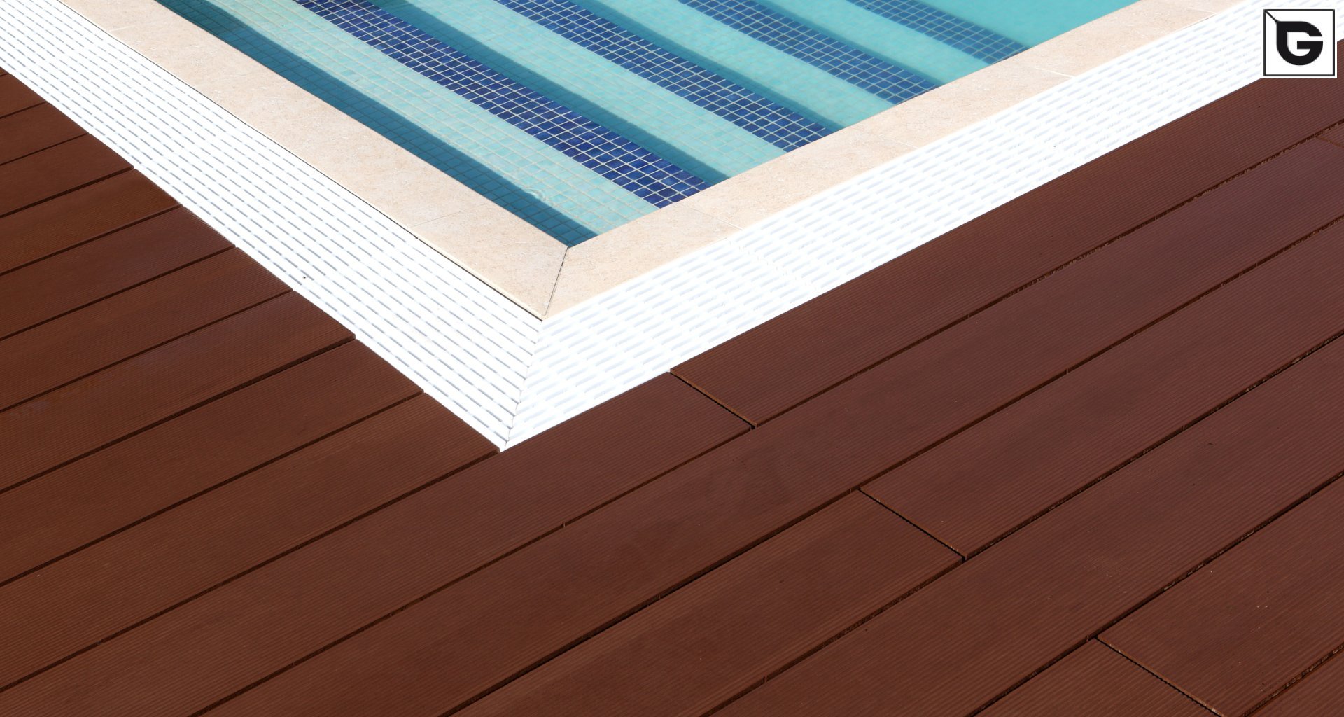 Einrichtungen_Schwimmbad deck_Am Wasser entlang