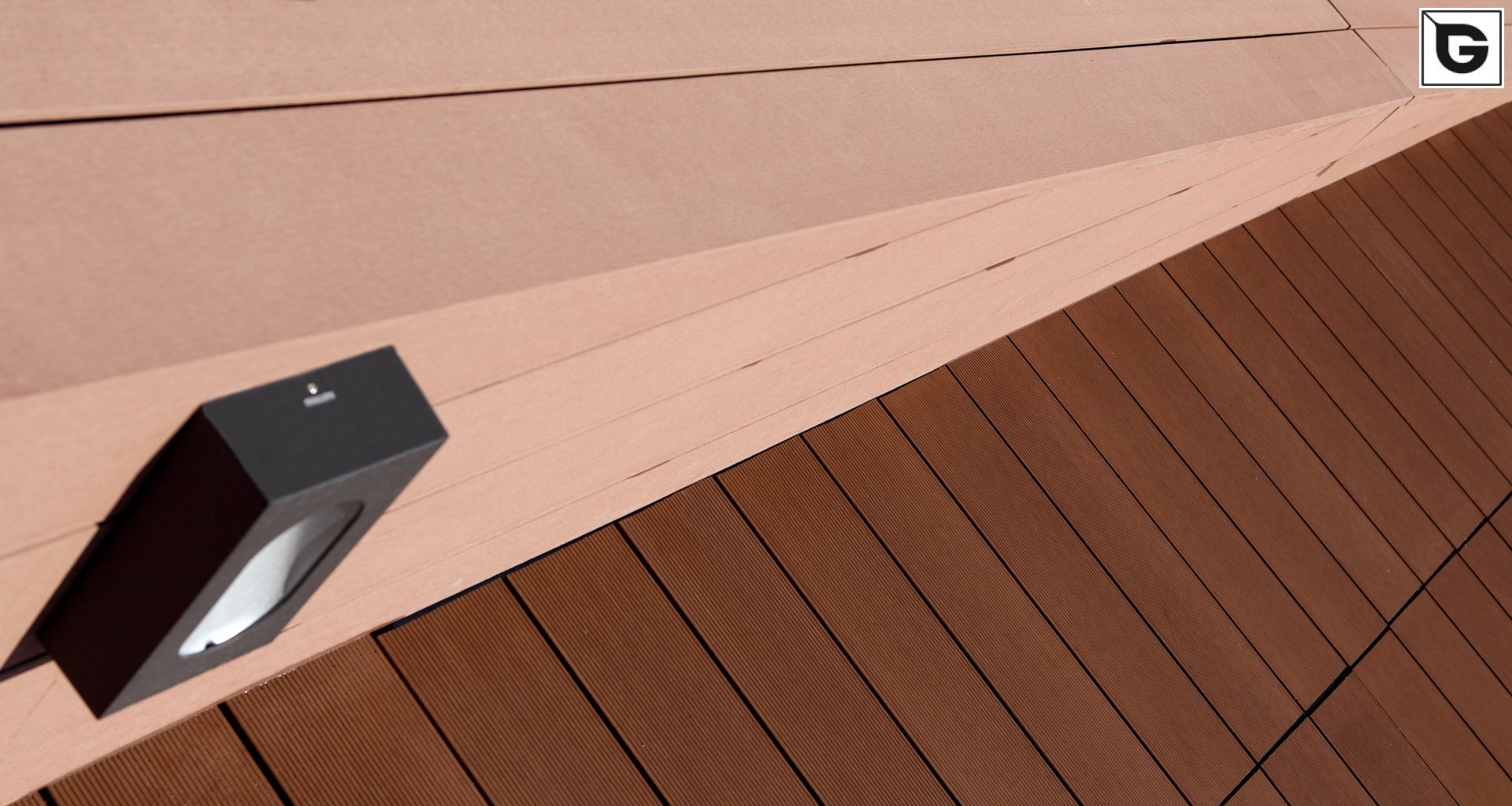 Einrichtungen_Schwimmbad deck_Am Wasser entlang