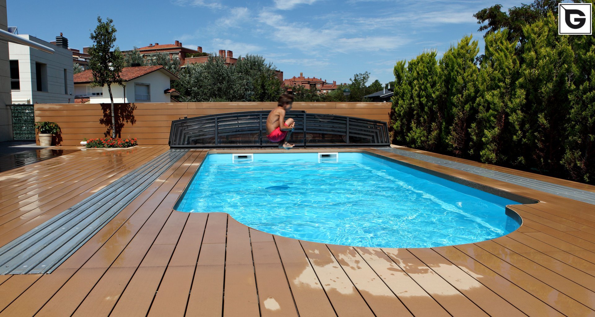 Einrichtungen_Schwimmbad deck_Am Wasser entlang