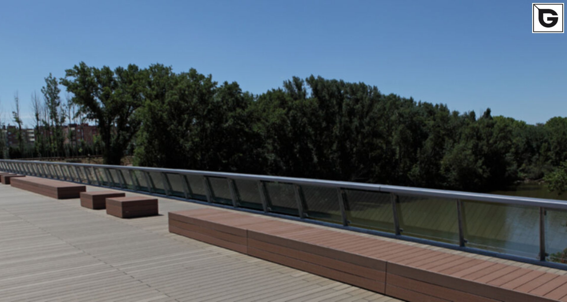 Einrichtungen_Treppen, Stufen & Tribünen_Am Wasser entlang