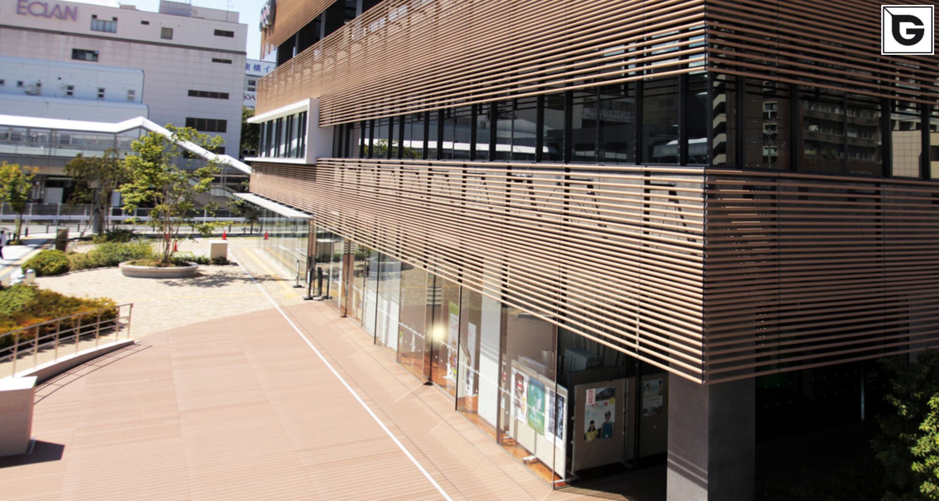 Verwaltungsgebäude_Horizontal Sonnenschutz, jalousien_Büros