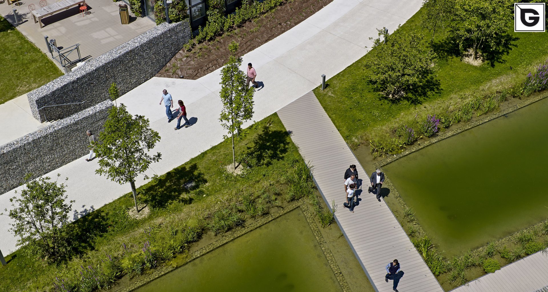 Verwaltungsgebäude_Terrasse Gewerbliche Nutzung_Vorzeigeprojekte - WPC holz 