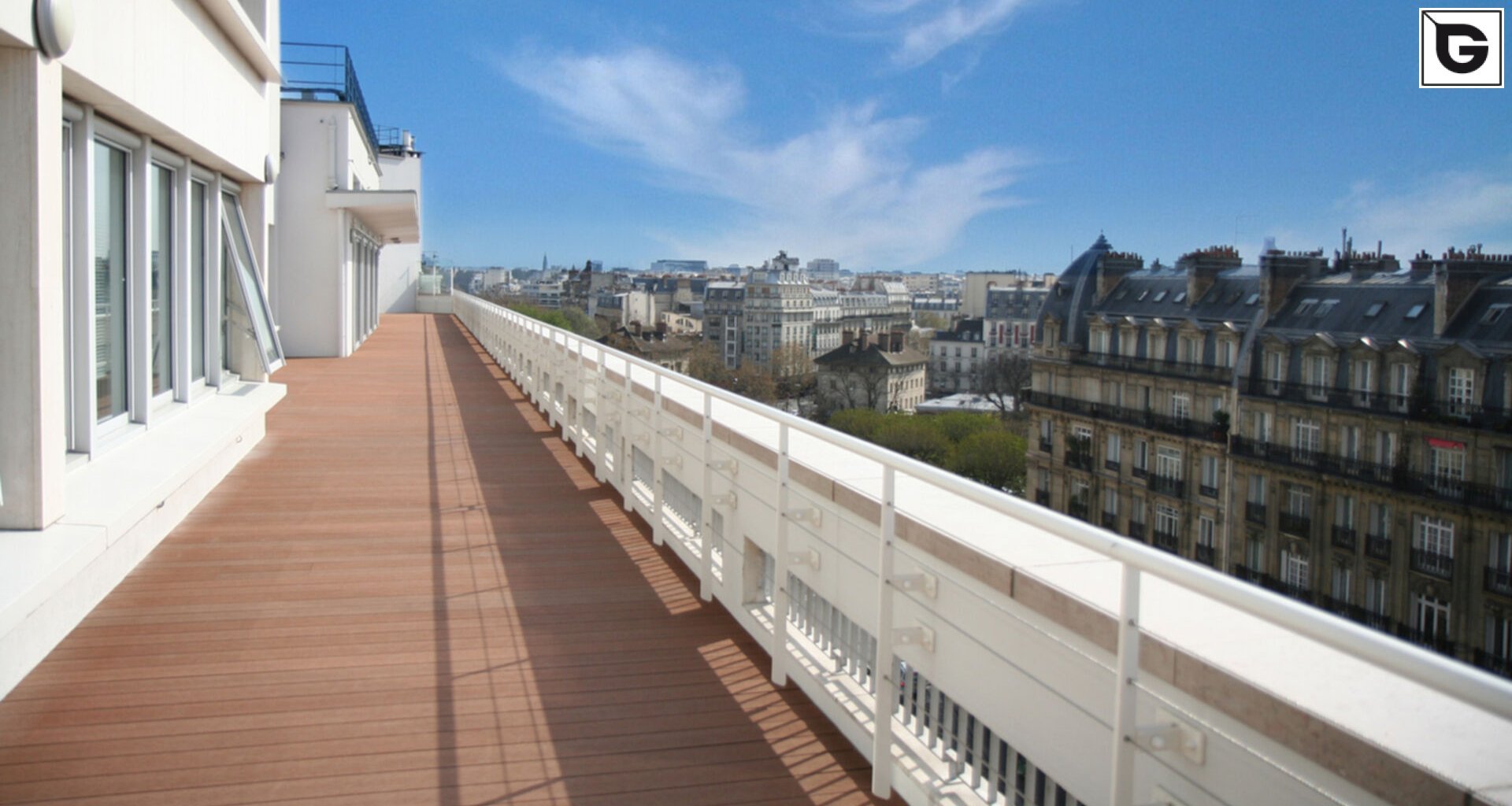 Verwaltungsgebäude_Dachanlage, Balk., Laufgang_Büros