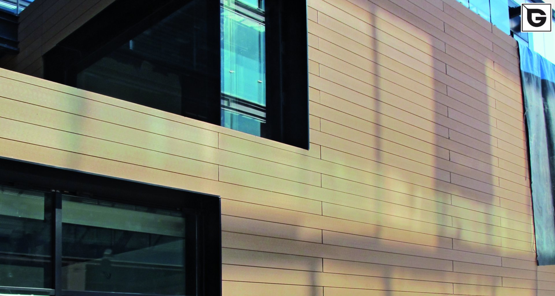 Verwaltungsgebäude_Fassadenverkleidung - horizontal_Büros