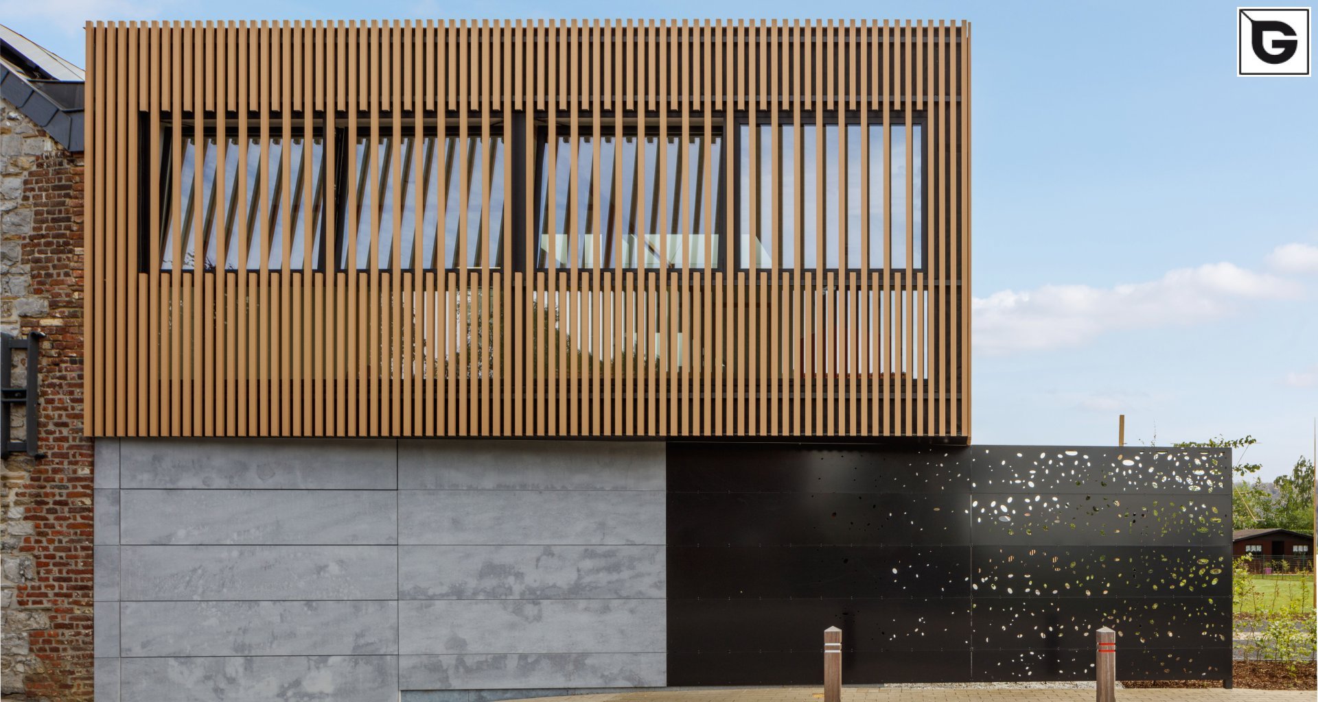 Verwaltungsgebäude_Offene Fassadenverkleidung - verti._Büros