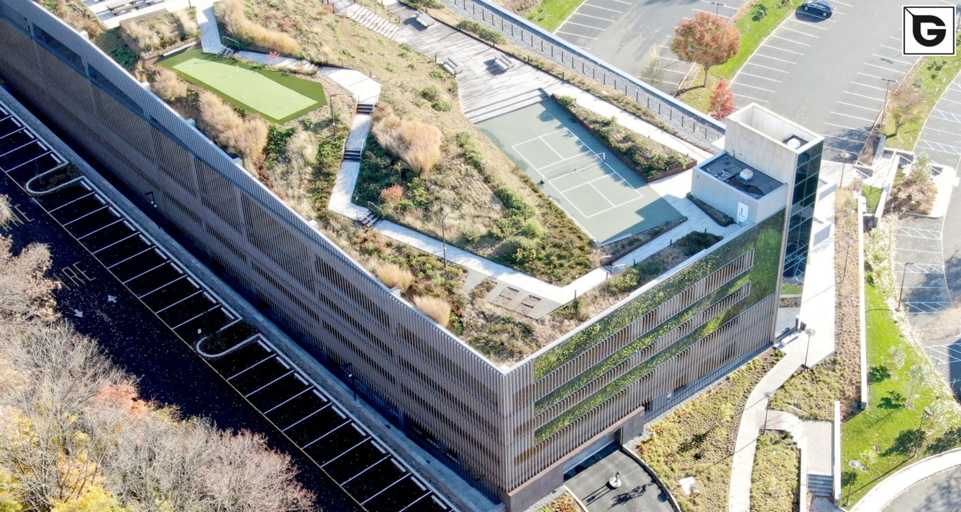 Verwaltungsgebäude_Geländer_Vorzeigeprojekte - Hybrid holz