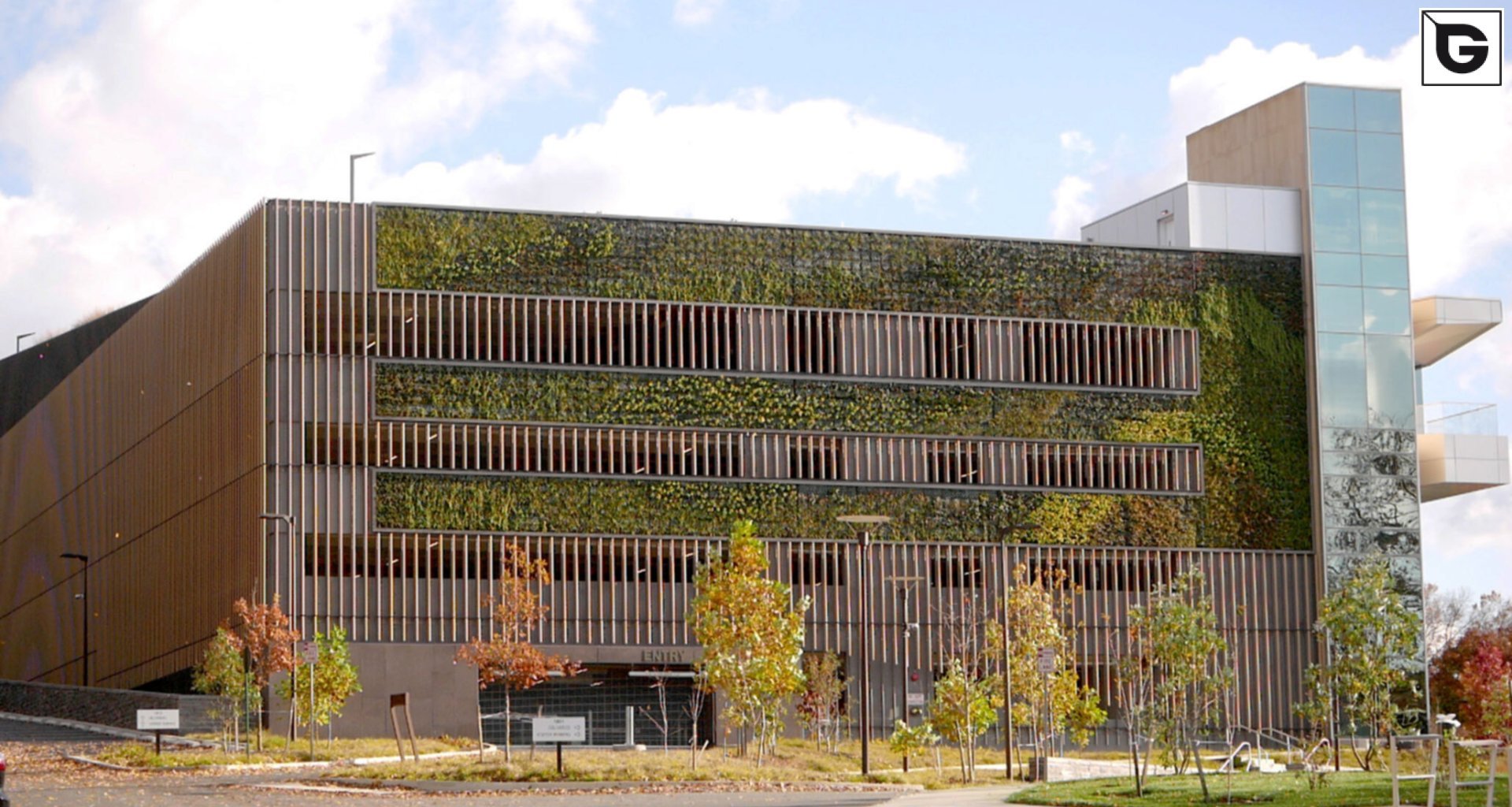 Verwaltungsgebäude_Geländer_Vorzeigeprojekte - Hybrid holz