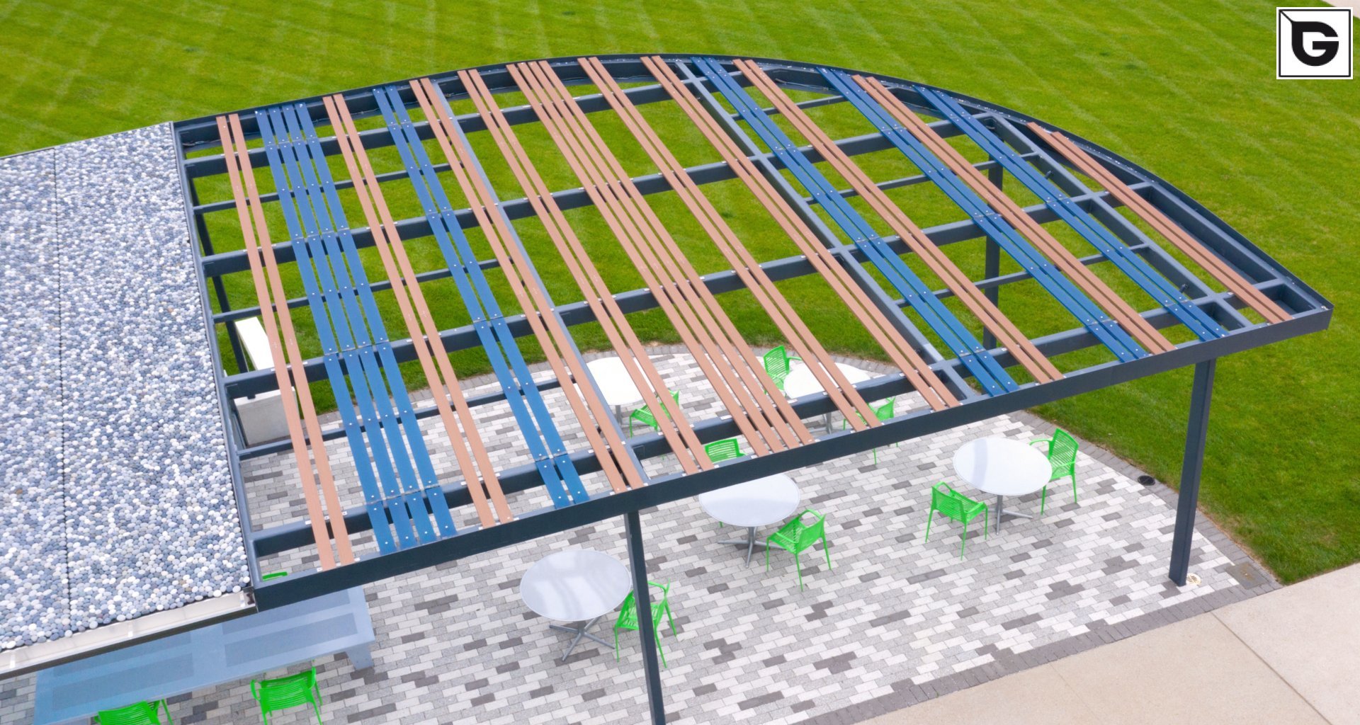 Verwaltungsgebäude_Zäune, Mauer, Portal_Leed