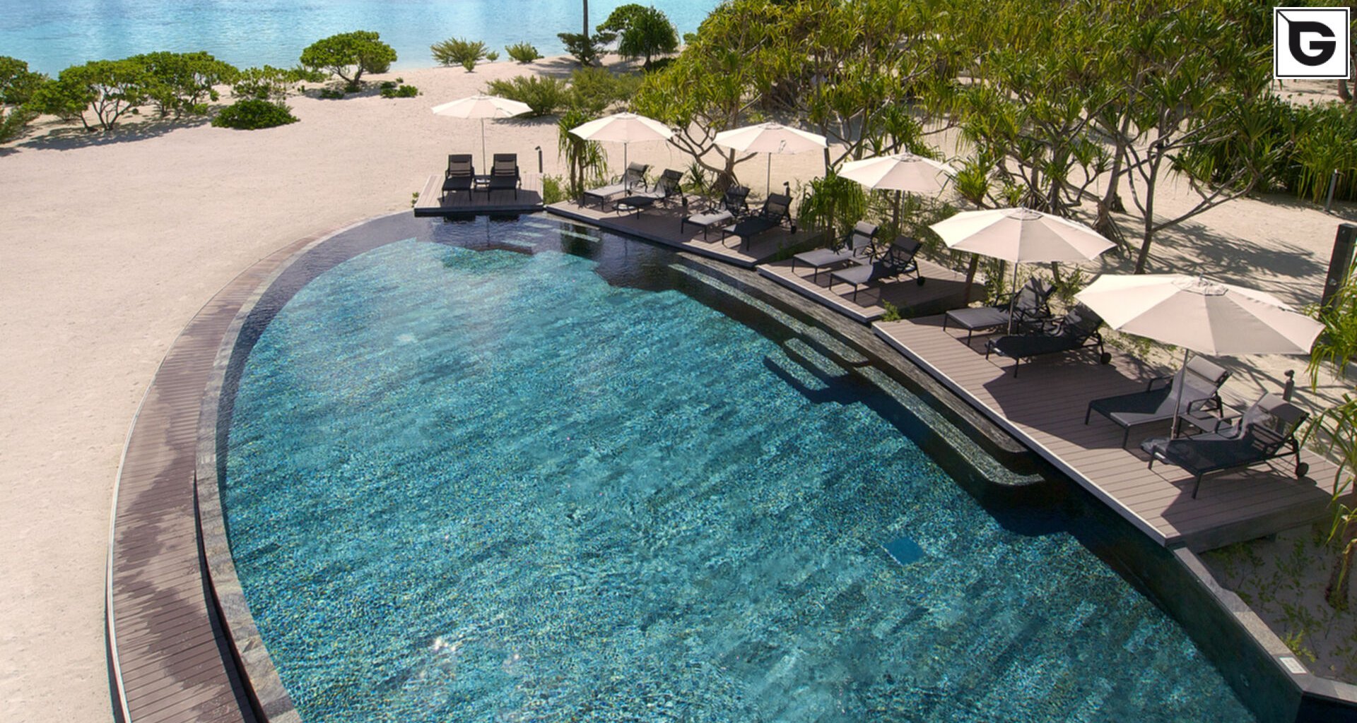 Restaurant und Hotelgewerbe_Schwimmbad deck_Vorzeigeprojekte - WPC holz 