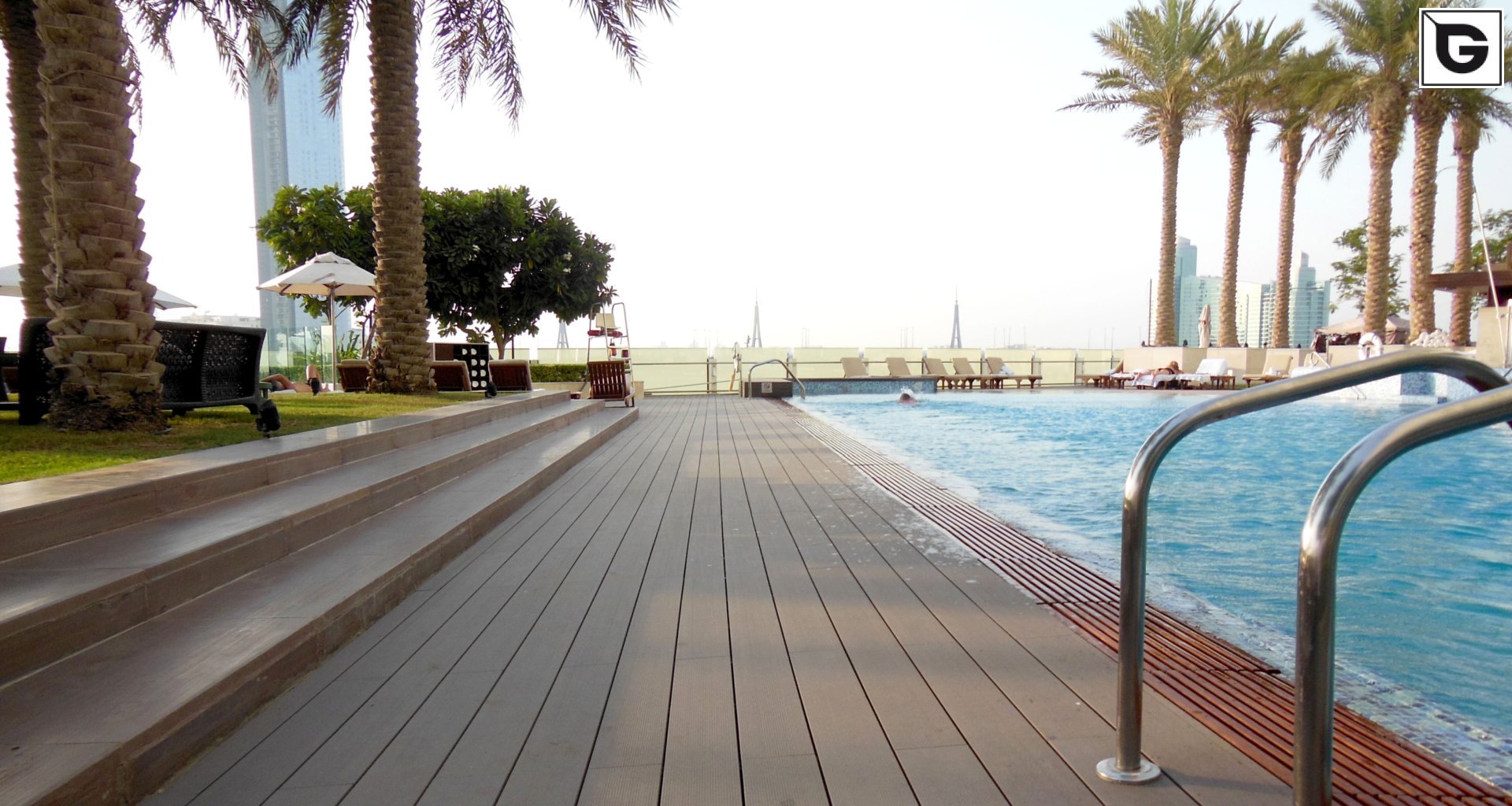 Restaurant und Hotelgewerbe_Schwimmbad deck_Hotel