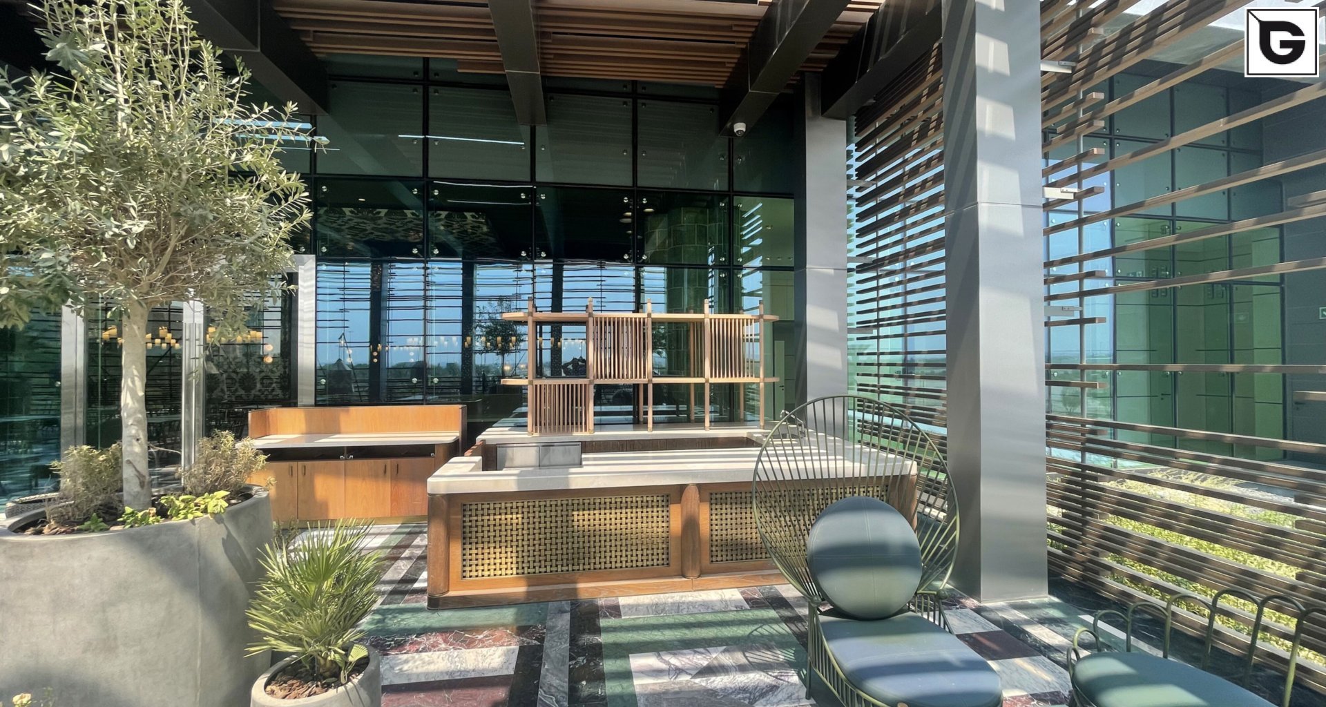 Restaurant und Hotelgewerbe_Verti & Horiz Fassadenverkleidung _Gebogene Profilen