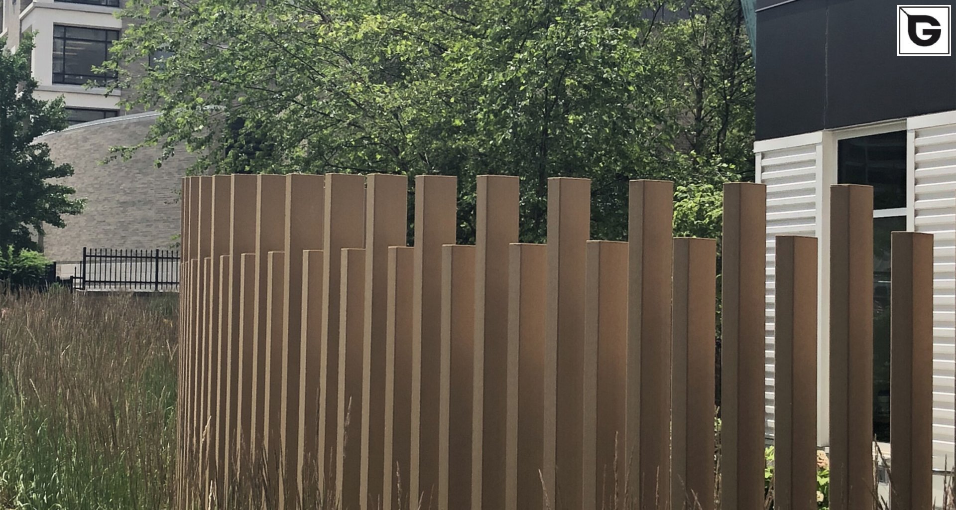 Institutionelle Einrichtungen_Zäune, Mauer, Portal_Krankenhaus, Arztpraxis