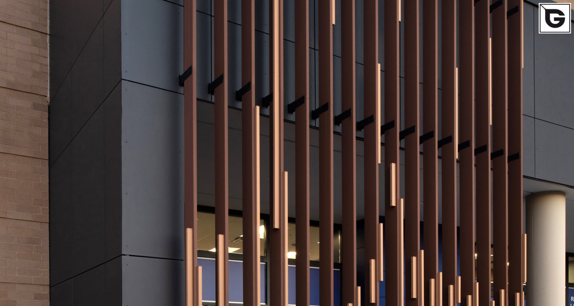 Wohngebäude_Offene Fassadenverkleidung - verti._Wohnhaus