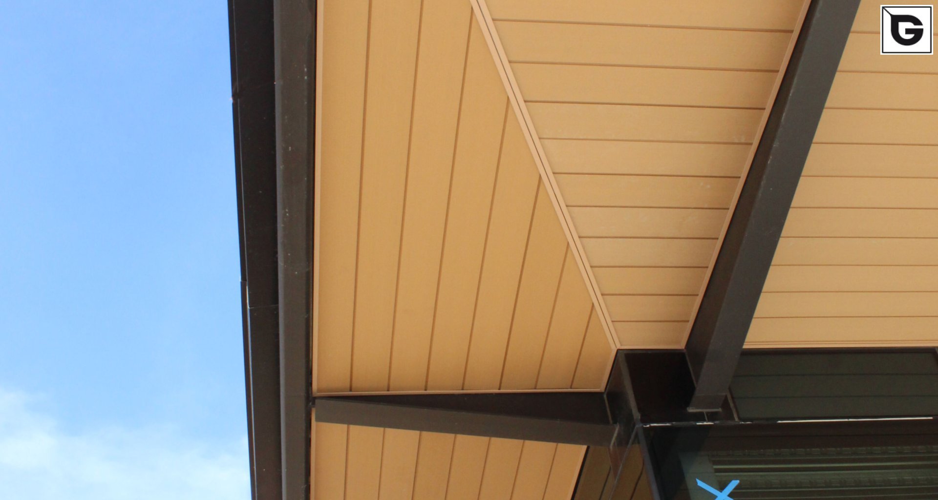 Wohngebäude_Offene Fassadenverkleidung - verti._Wohnhaus