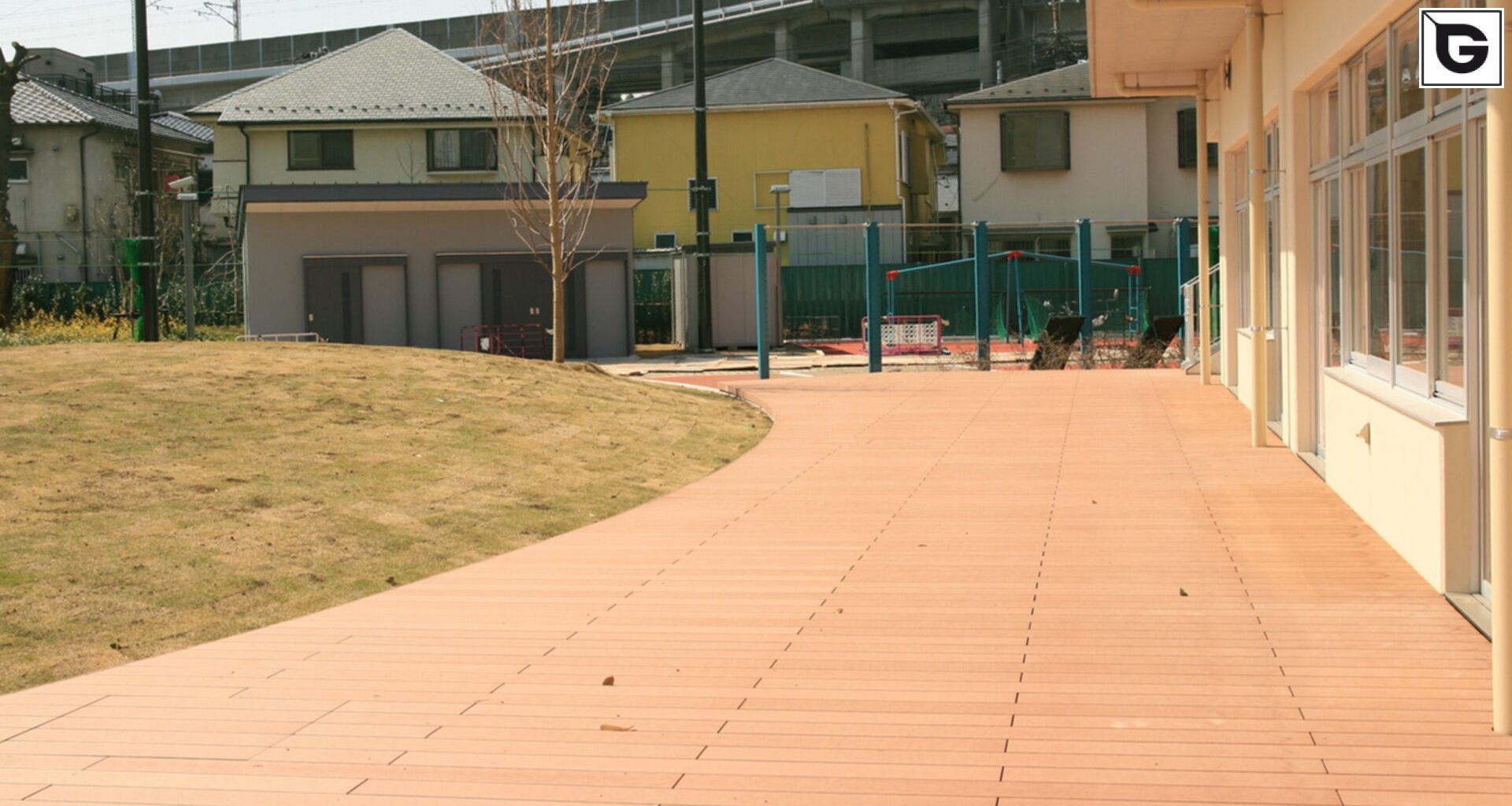 Institutionelle Einrichtungen_Terrasse Gewerbliche Nutzung_Gebogene Profilen