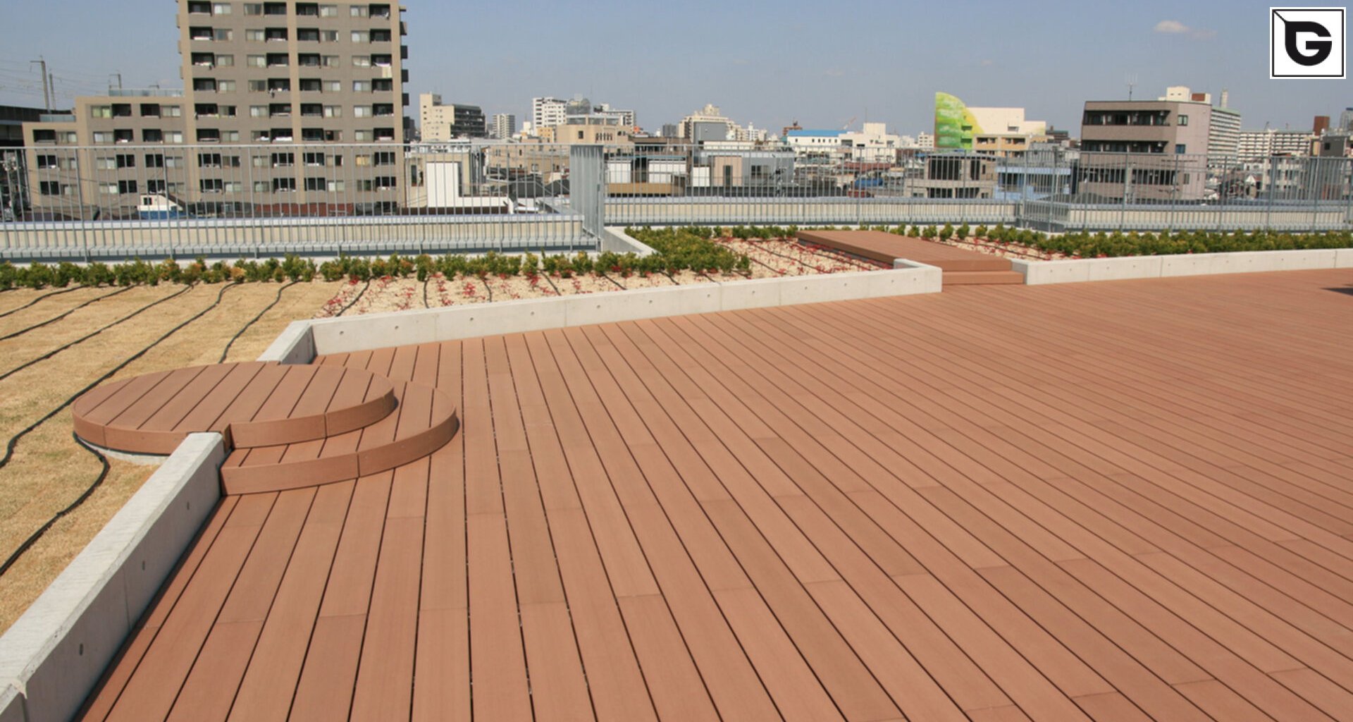 Institutionelle Einrichtungen_Treppen, Stufen & Tribünen_Gebogene Profilen