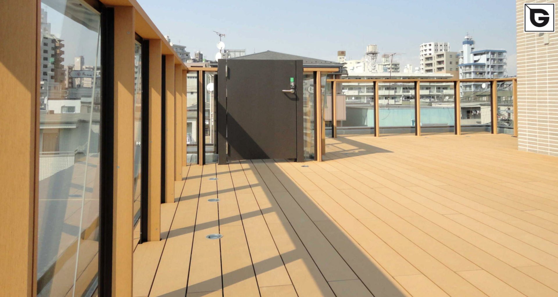 Institutionelle Einrichtungen_Terrasse Gewerbliche Nutzung_Gebogene Profilen