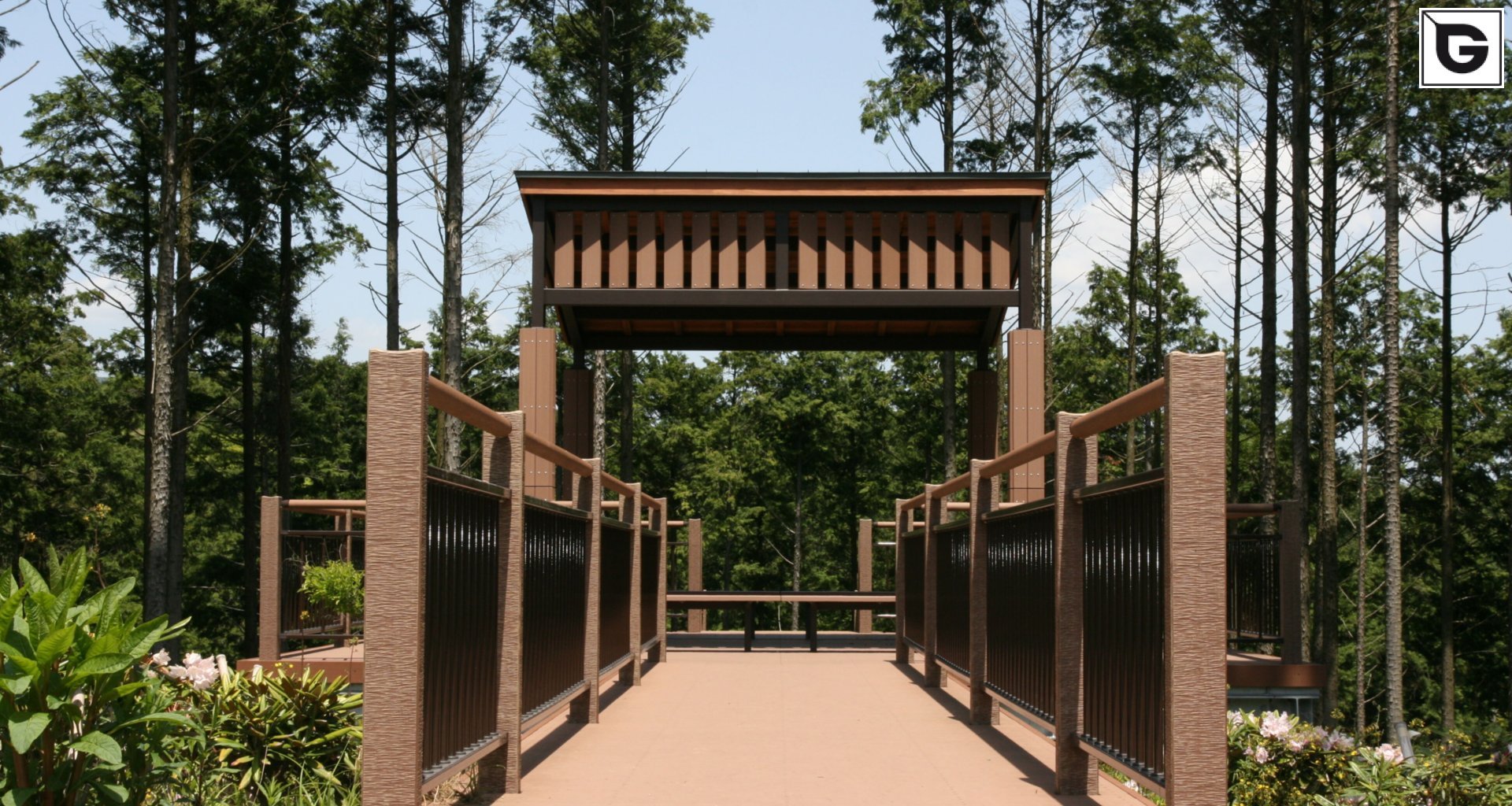 Institutionelle Einrichtungen_Pergola, Dachüberstand, Dach_Lehranstalt