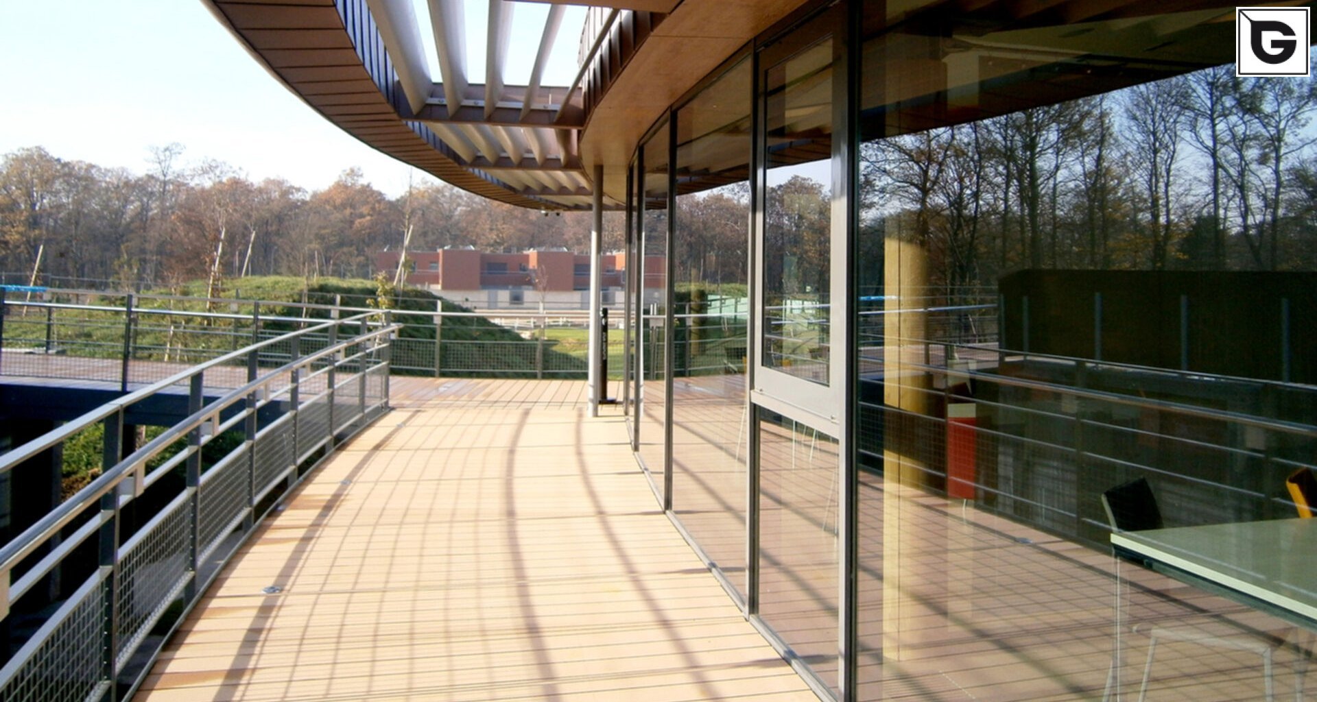 Institutionelle Einrichtungen_Dachanlage, Balk., Laufgang_Gebogene Profilen