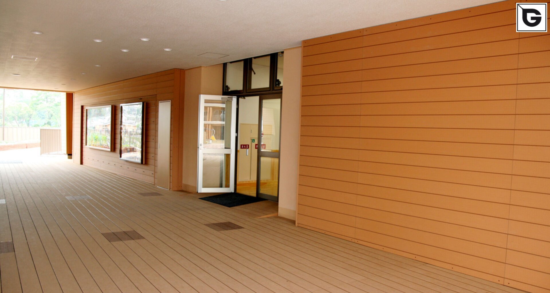 Institutionelle Einrichtungen_Fassadenverkleidung - horizontal_Gebogene Profilen