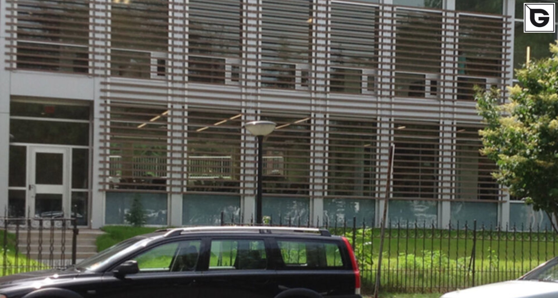 Institutionelle Einrichtungen_Horizontal Sonnenschutz, jalousien_Gebogene Profilen