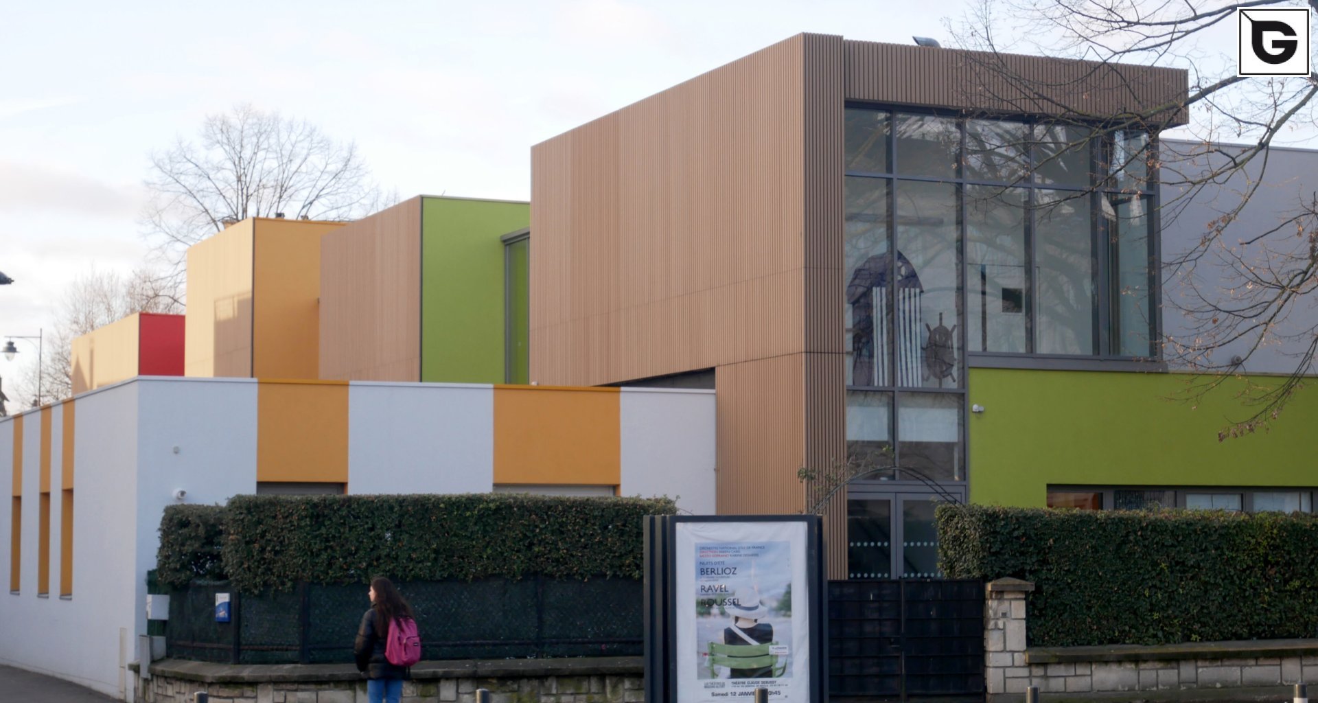 Institutionelle Einrichtungen_Offene Fassadenverkleidung - verti._Gebogene Profilen