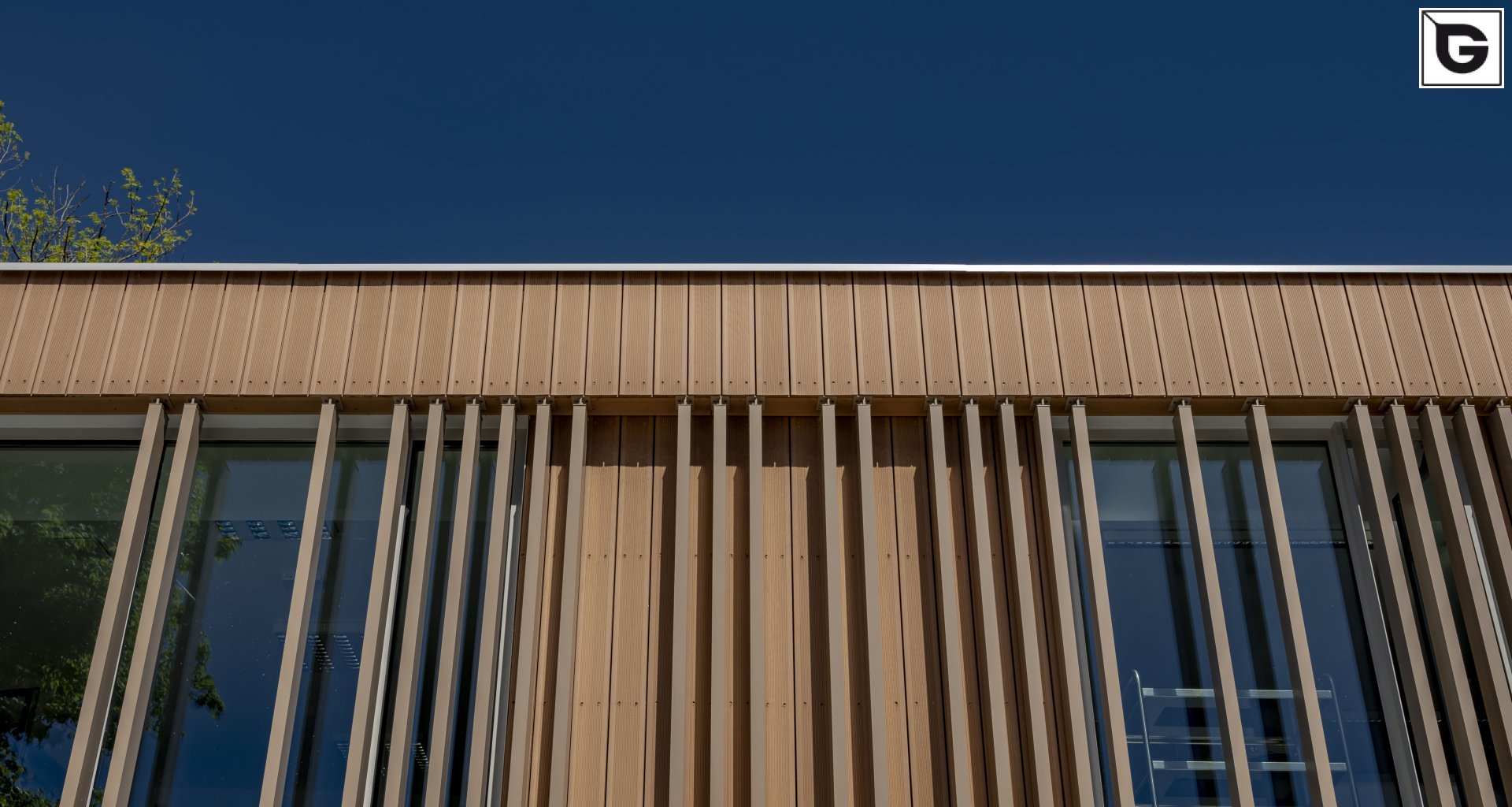 Institutionelle Einrichtungen_Vertical Sonnenschutz, jalousien_Gebogene Profilen