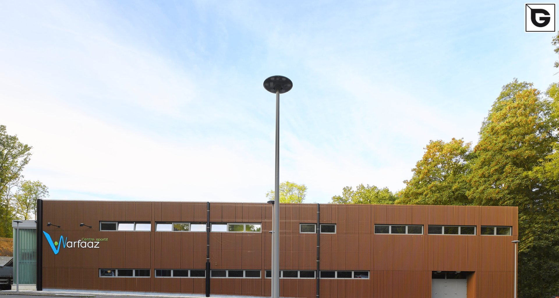 Institutionelle Einrichtungen_Offene Fassadenverkleidung - verti._Sporteinrichtung