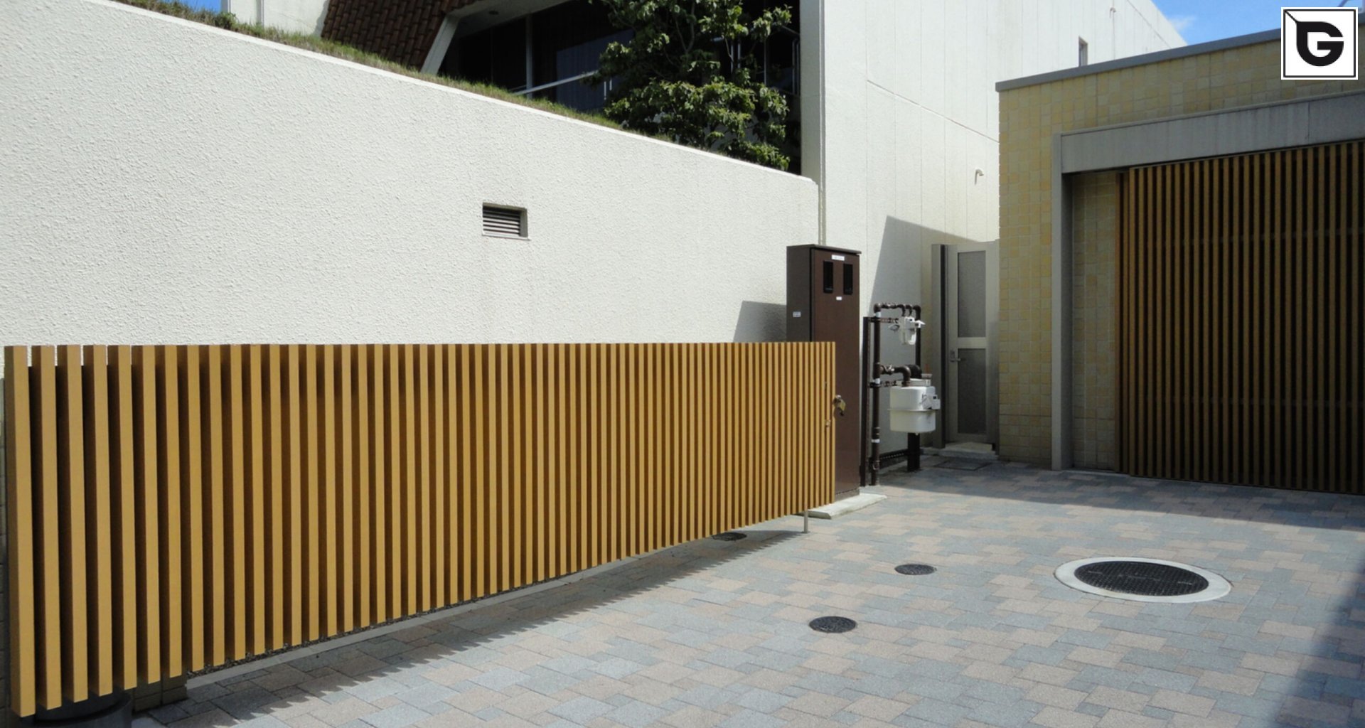 Kaufmännische Gebäude_Zäune, Mauer, Portal_Finanzielle Institution