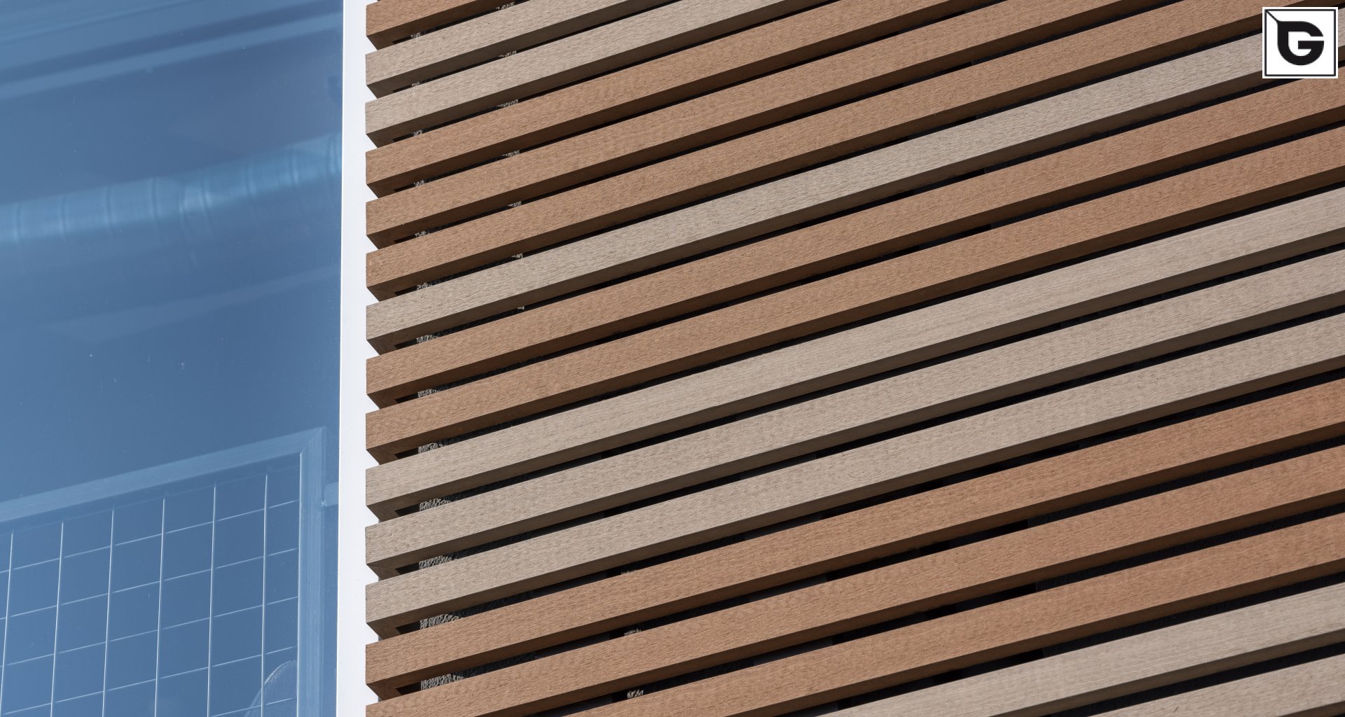 Kaufmännische Gebäude_Offene Fassadenverkleidung - verti._Einkaufszentrum