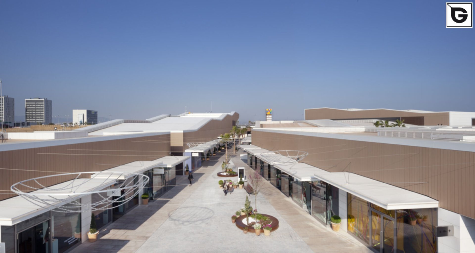 Kaufmännische Gebäude_Verti & Horiz Fassadenverkleidung _Vorzeigeprojekte - WPC holz 