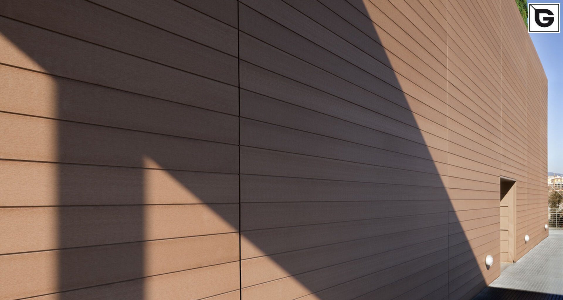 Kaufmännische Gebäude_Fassadenverkleidung - horizontal_Vorzeigeprojekte - WPC holz 