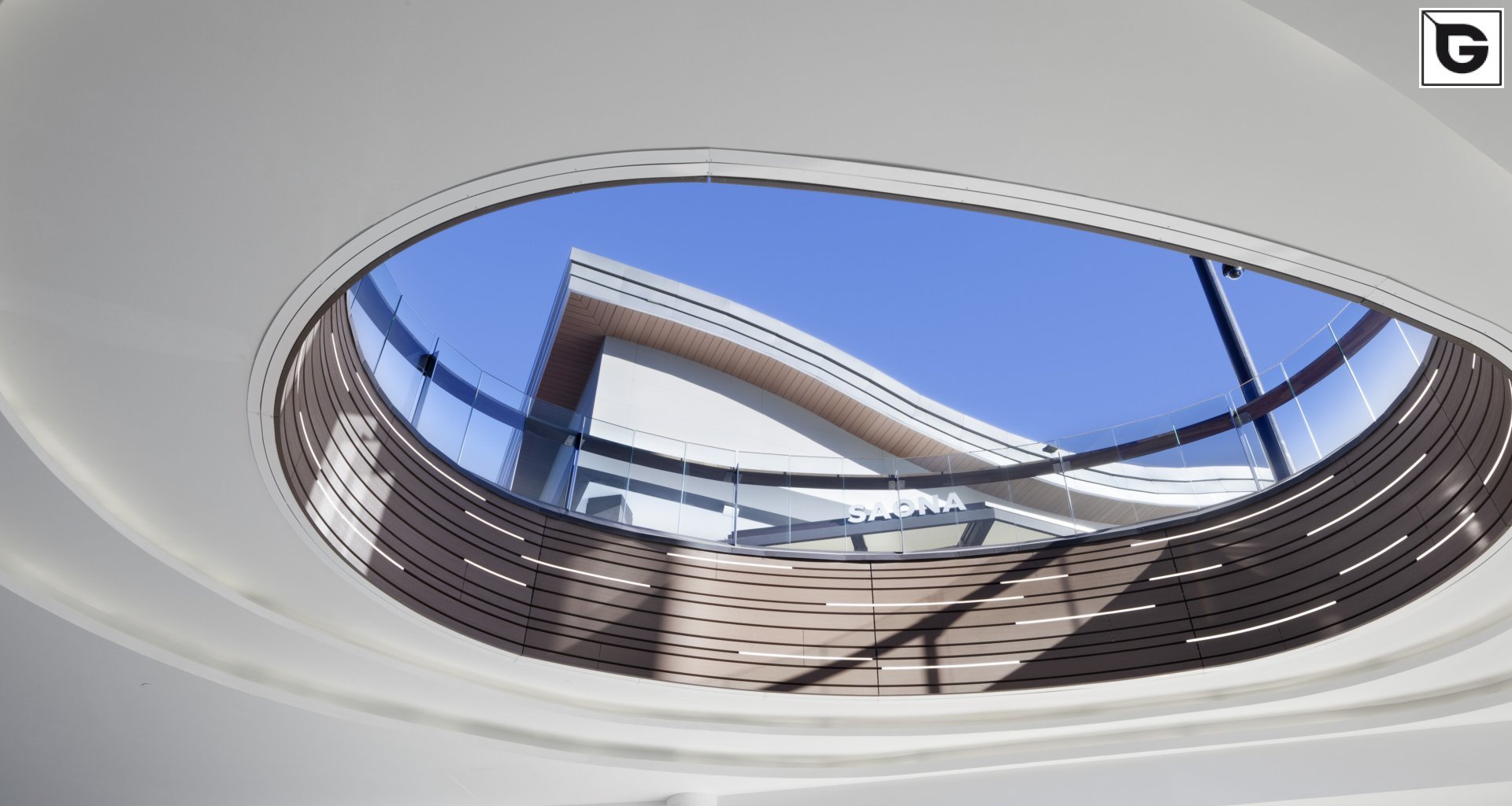 Kaufmännische Gebäude_Offene Fassadenverkleidung - horiz._Einkaufszentrum