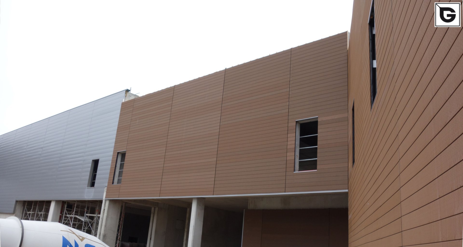 Kaufmännische Gebäude_Fassadenverkleidung - horizontal_Einkaufszentrum