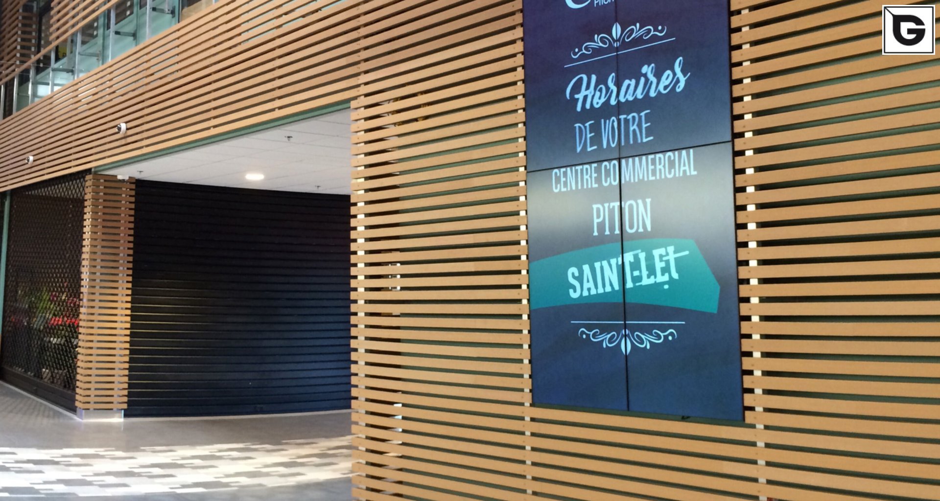 Kaufmännische Gebäude_Pergola, Dachüberstand, Dach_Einkaufszentrum