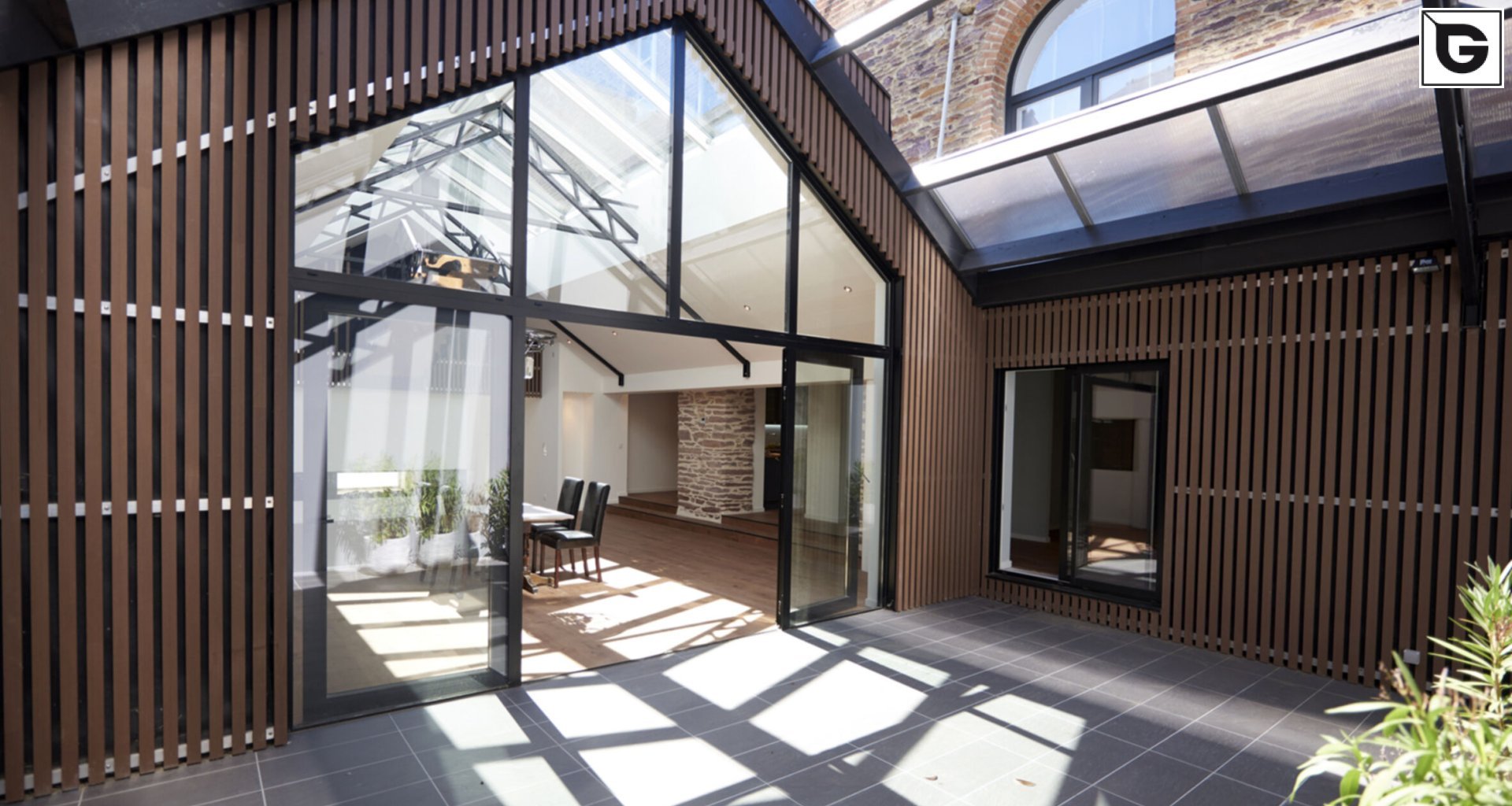 Wohngebäude_Offene Fassadenverkleidung - verti._Privatresidenz