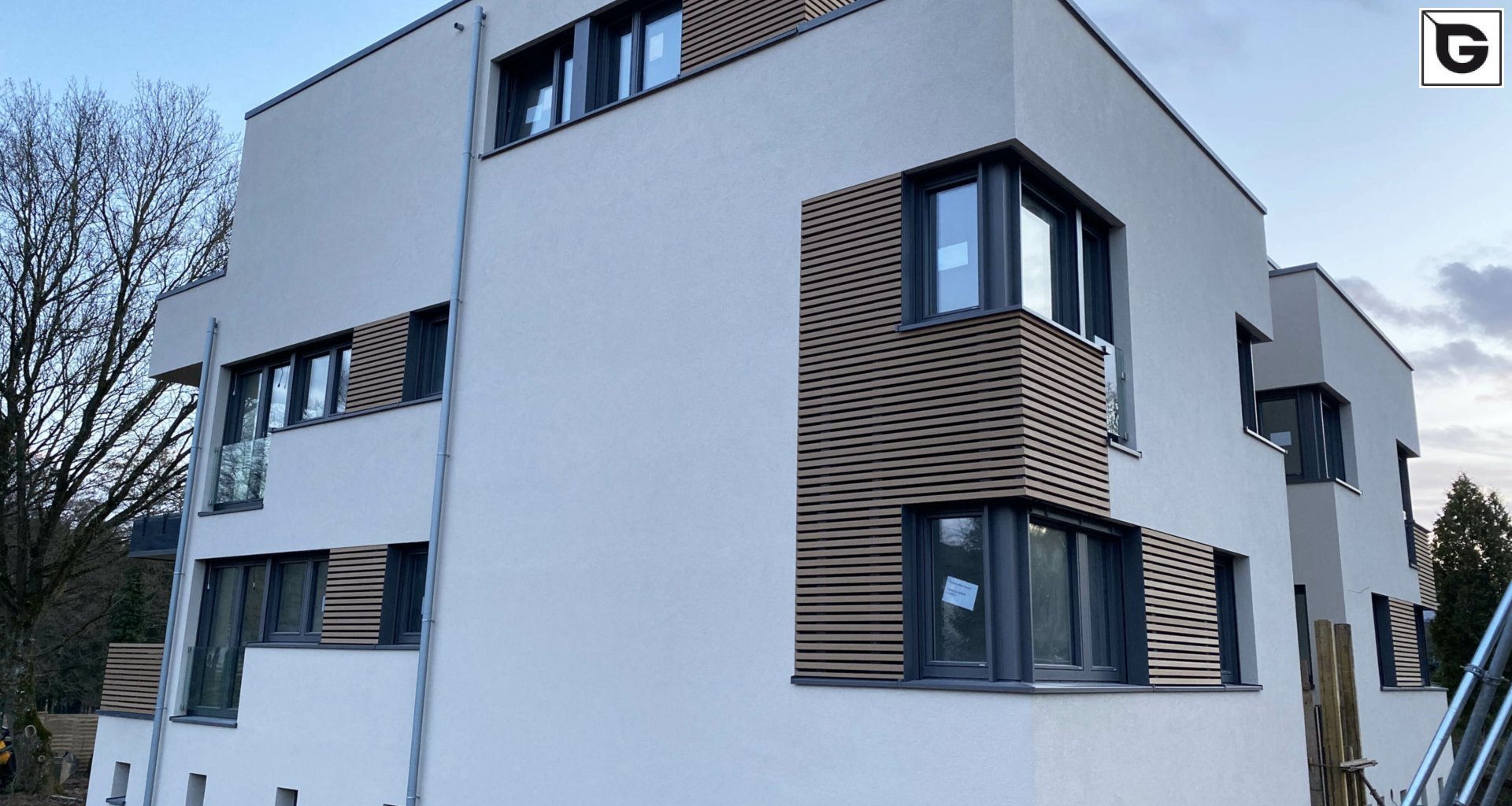 Wohngebäude_Offene Fassadenverkleidung - horiz._Wohnhaus