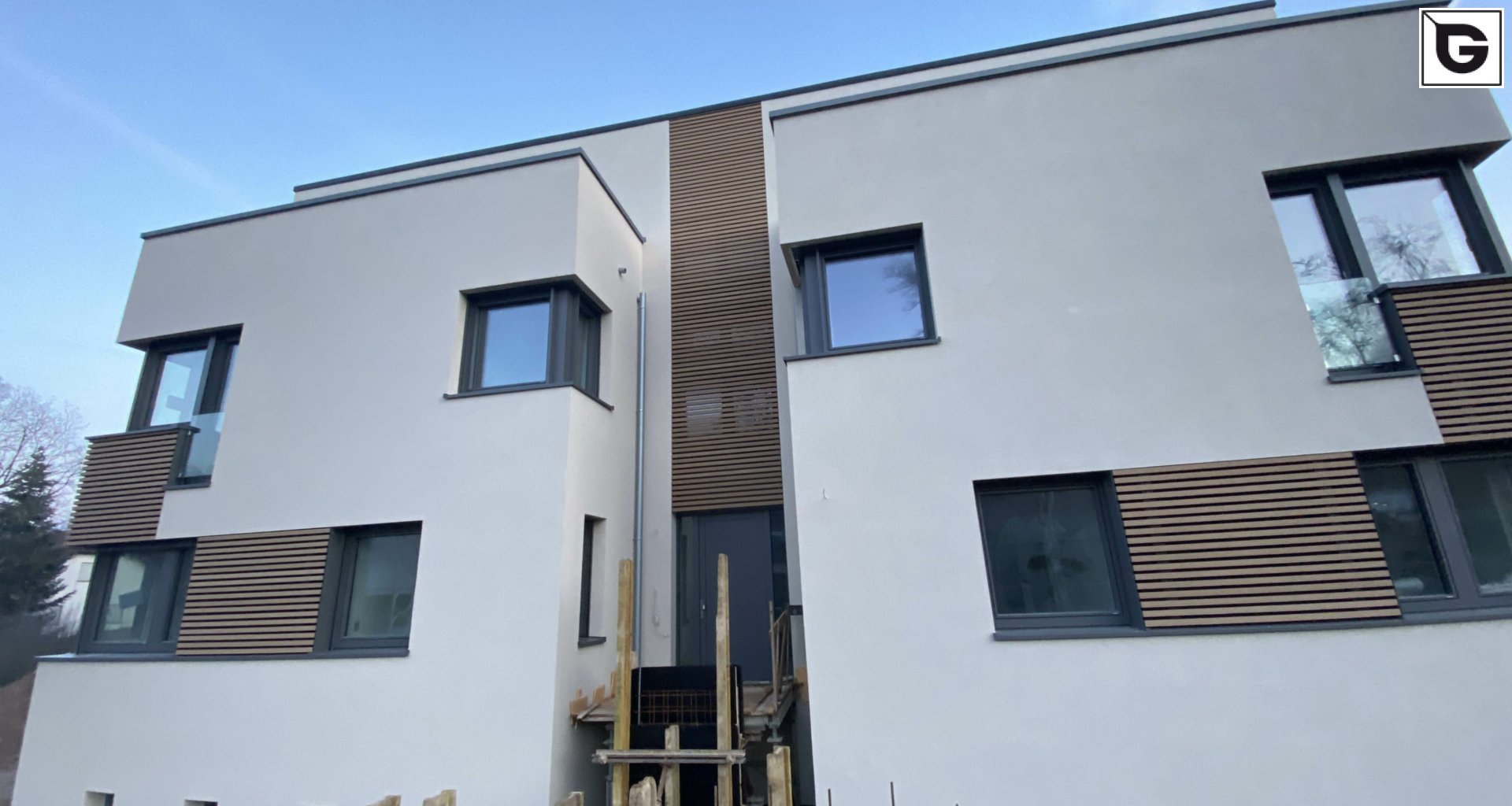 Wohngebäude_Offene Fassadenverkleidung - horiz._Wohnhaus