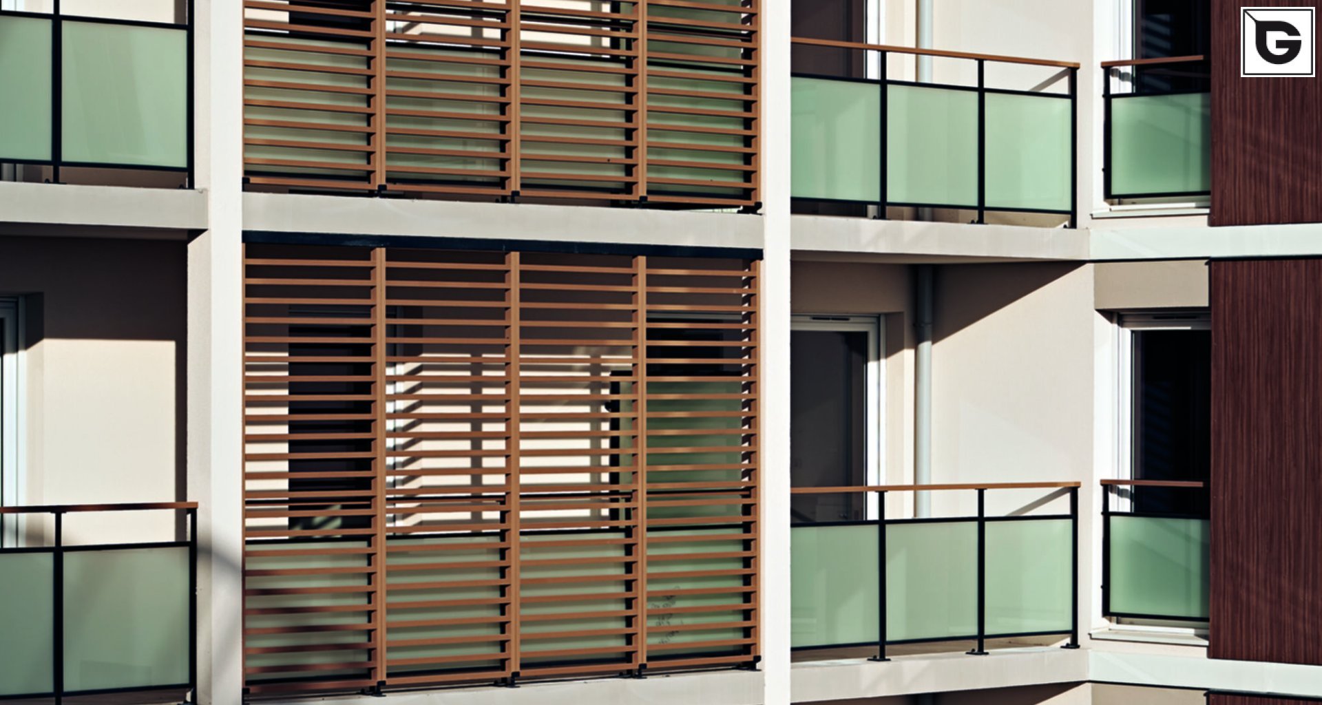 Wohngebäude_Horizontal Sonnenschutz, jalousien_Vorzeigeprojekte - Hybrid holz