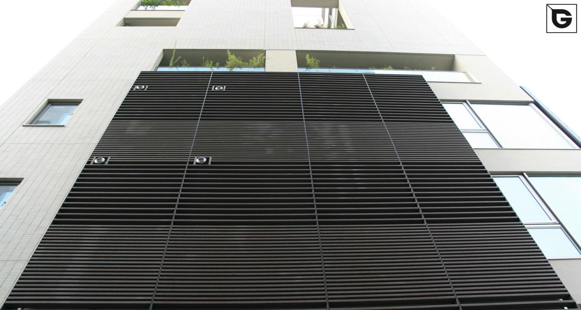 Wohngebäude_Horizontal Sonnenschutz, jalousien_Wohnhaus