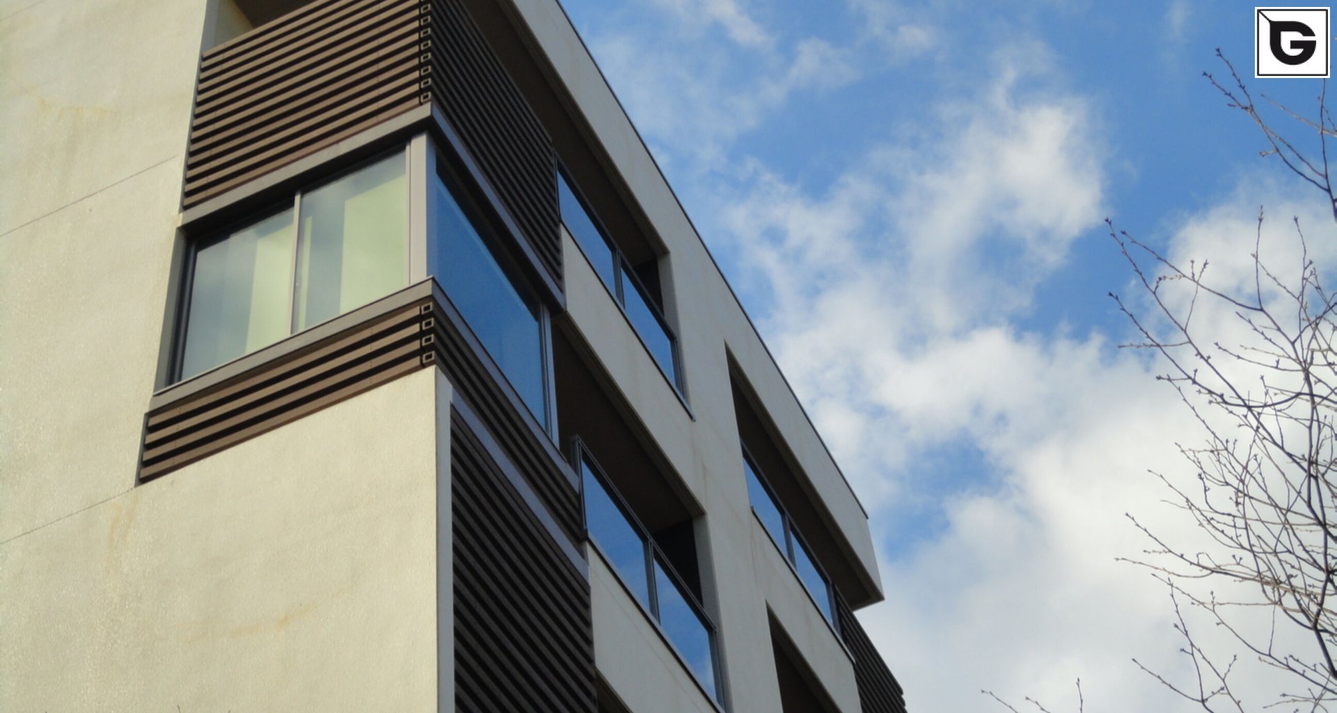 Wohngebäude_Geländer_Wohnhaus