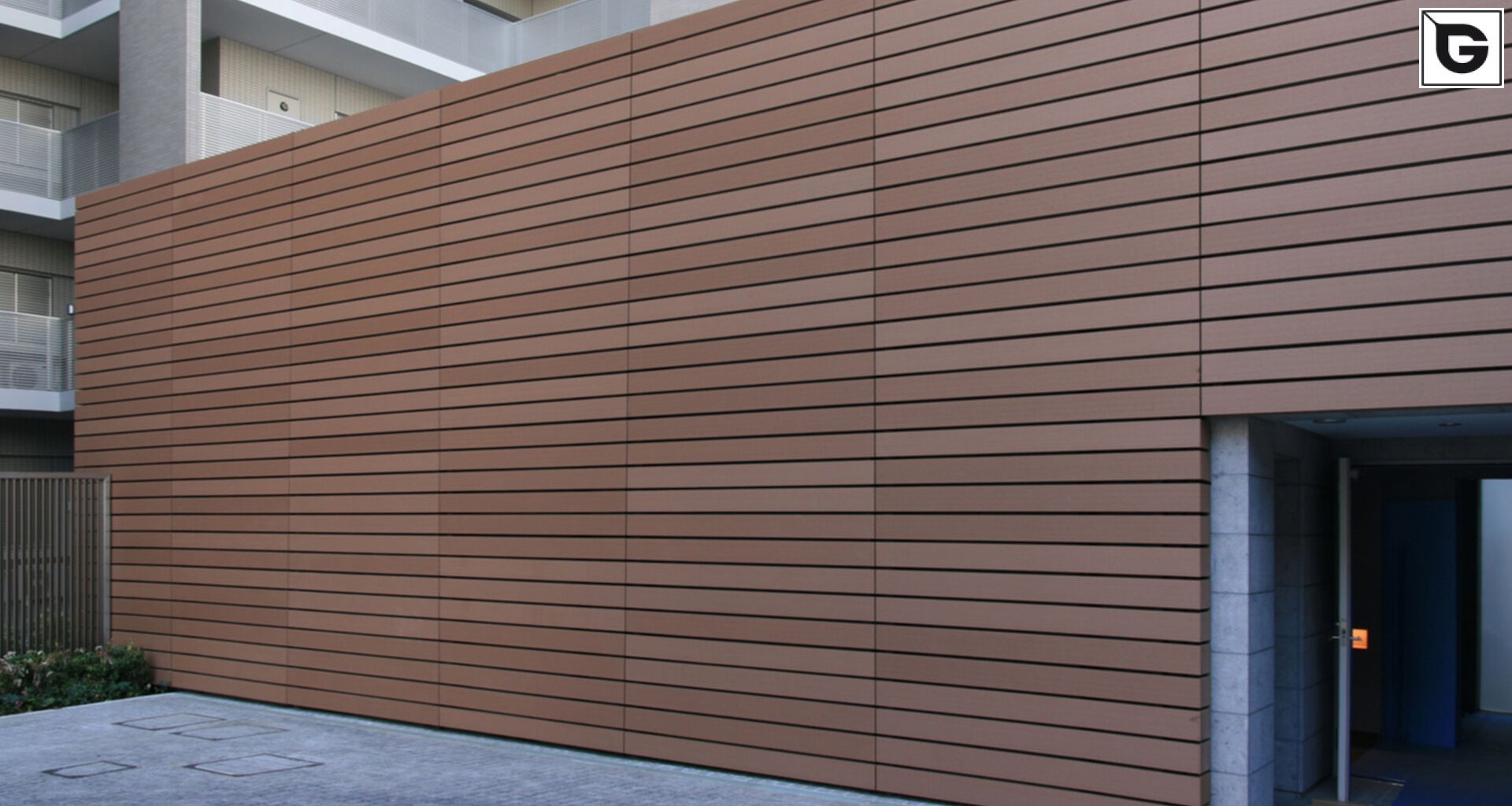 Wohngebäude_Offene Fassadenverkleidung - horiz._Wohnhaus