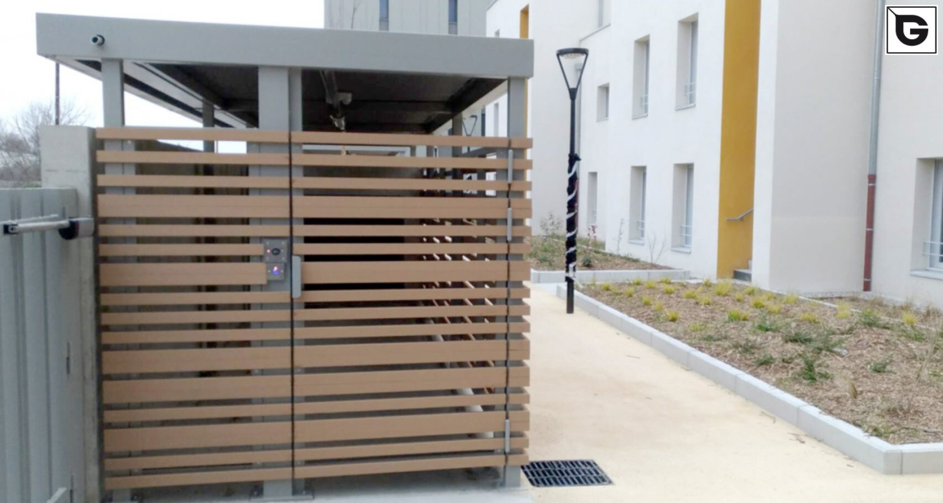 Wohngebäude_Geländer_Wohnhaus