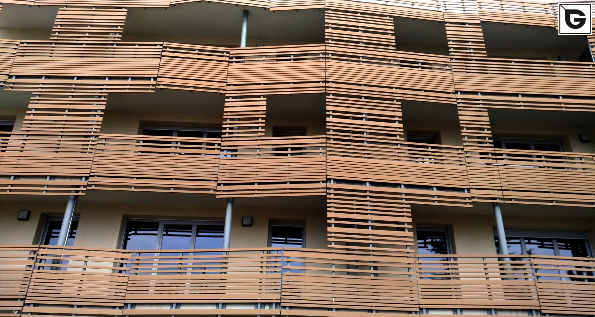 Wohngebäude_Geländer_Wohnhaus