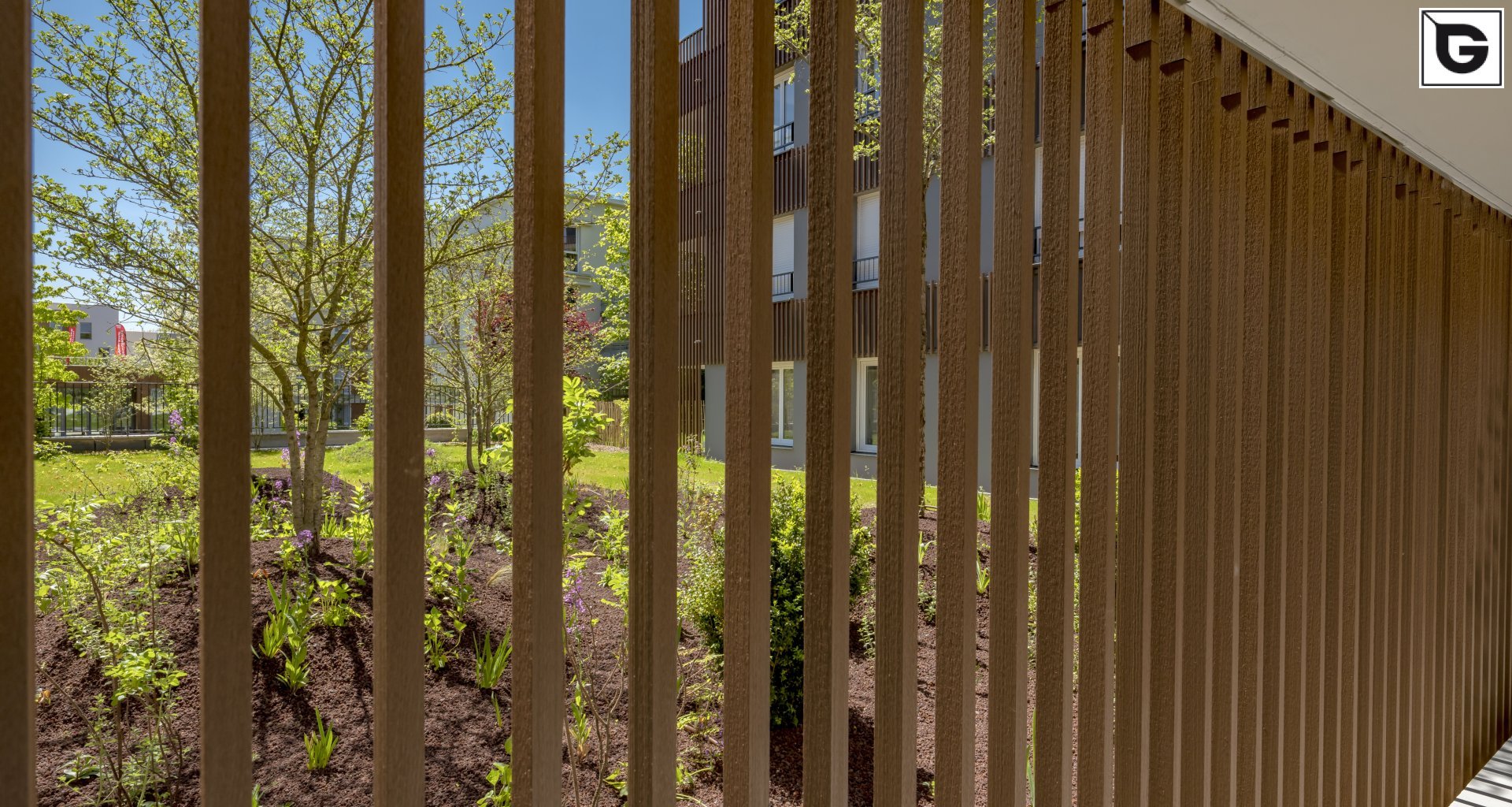 Wohngebäude_Geländer_Wohnhaus