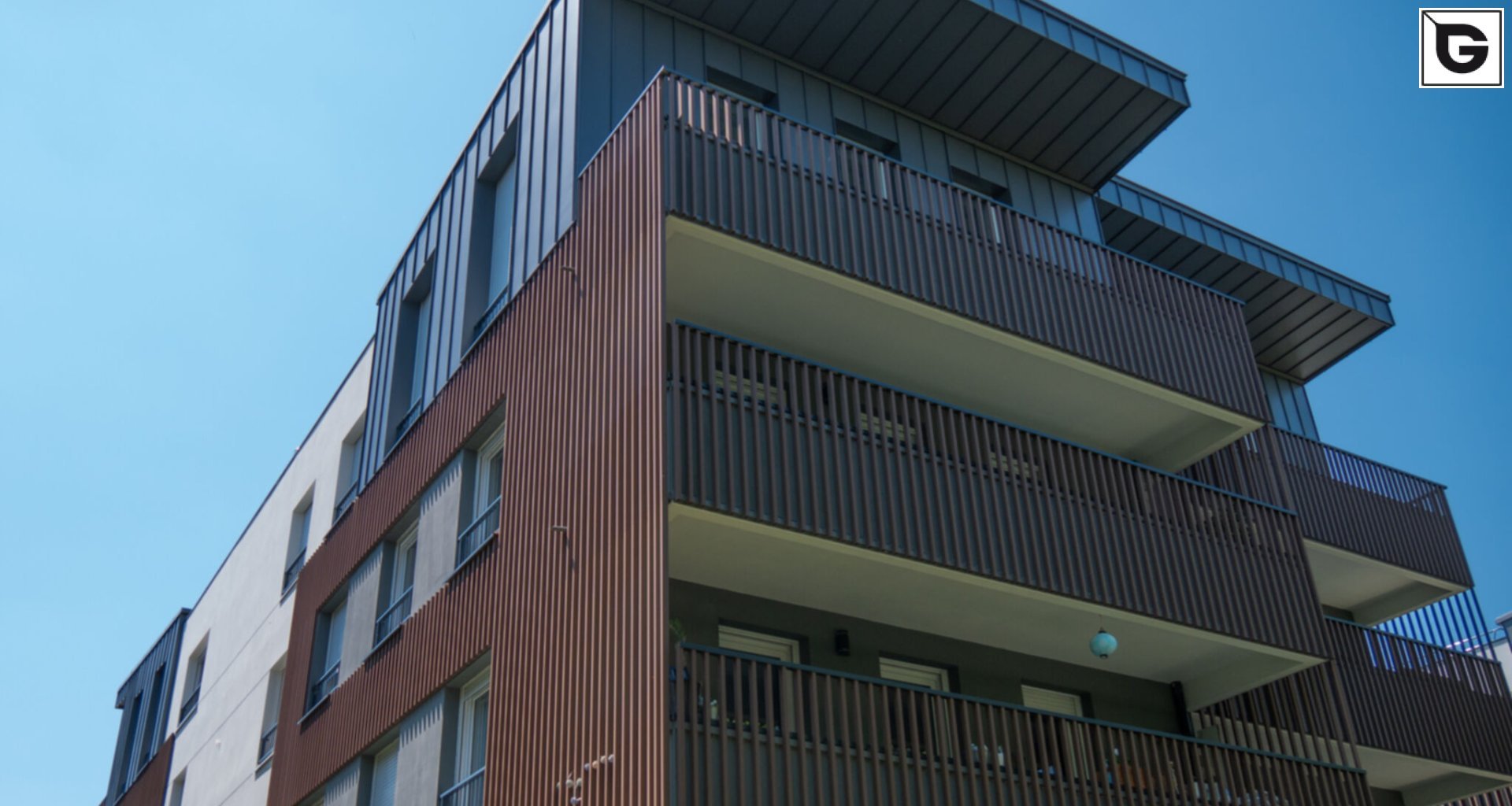 Wohngebäude_Geländer_Wohnhaus