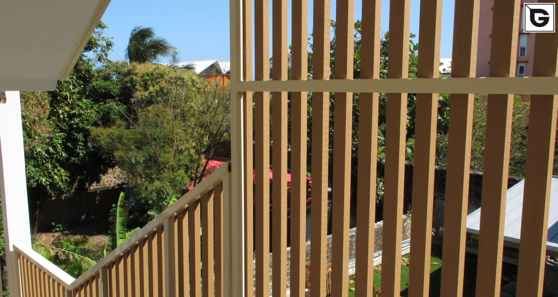 Wohngebäude_Geländer_Wohnhaus