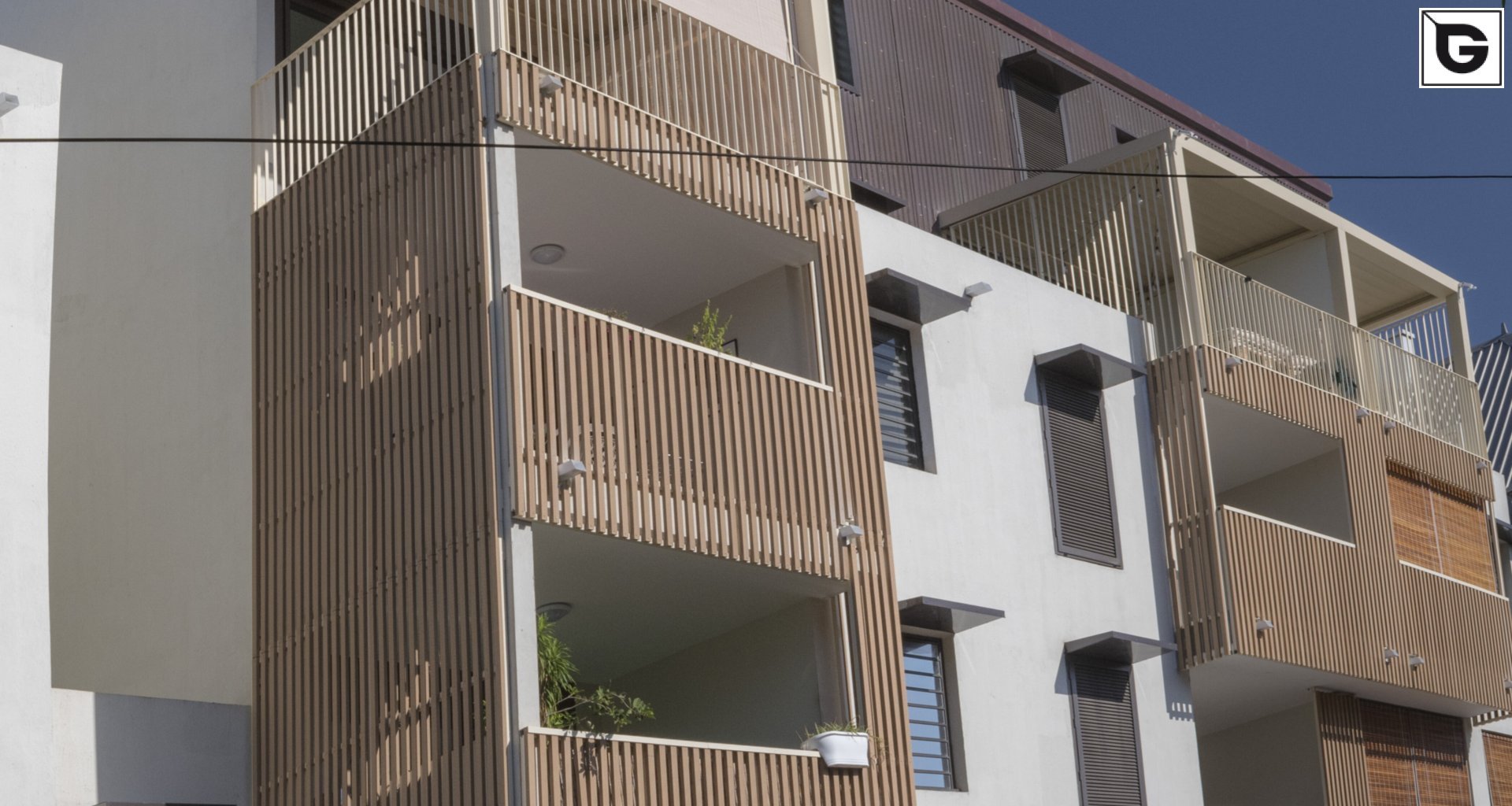 Wohngebäude_Geländer_Wohnhaus